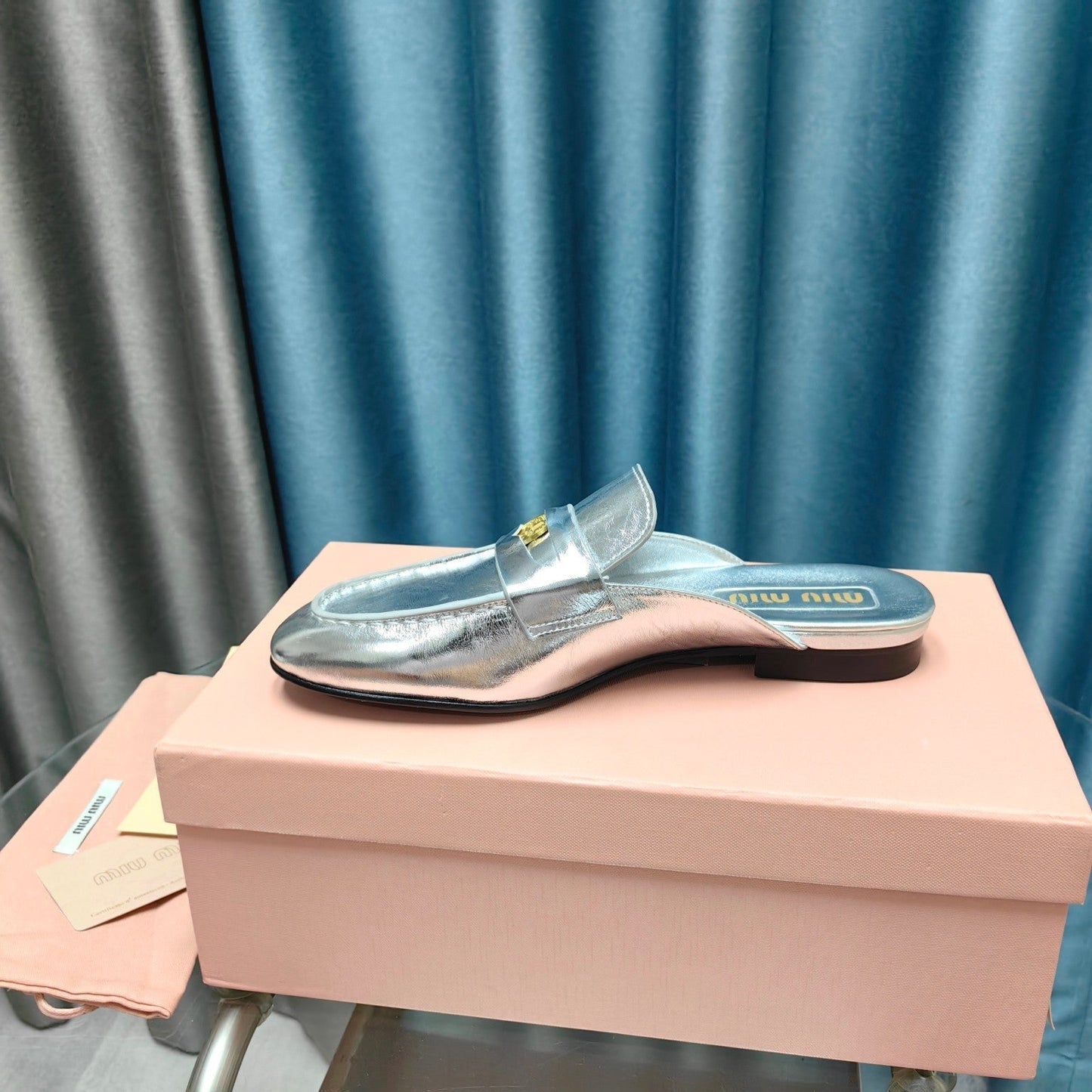 MULES SLIPPERS SILVER COWHIDE WITH GOLD COIN - 35