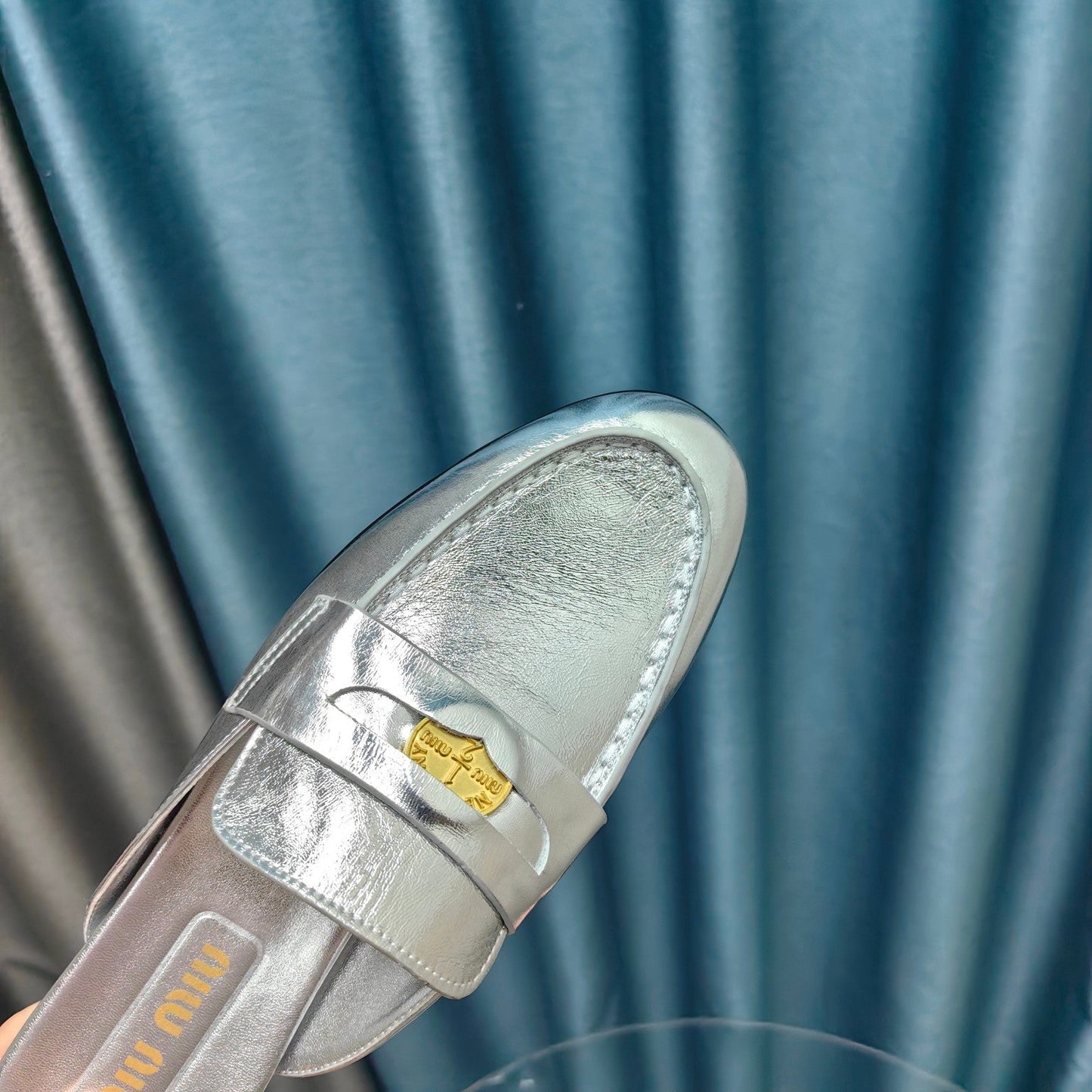 MULES SLIPPERS SILVER COWHIDE WITH GOLD COIN - 35
