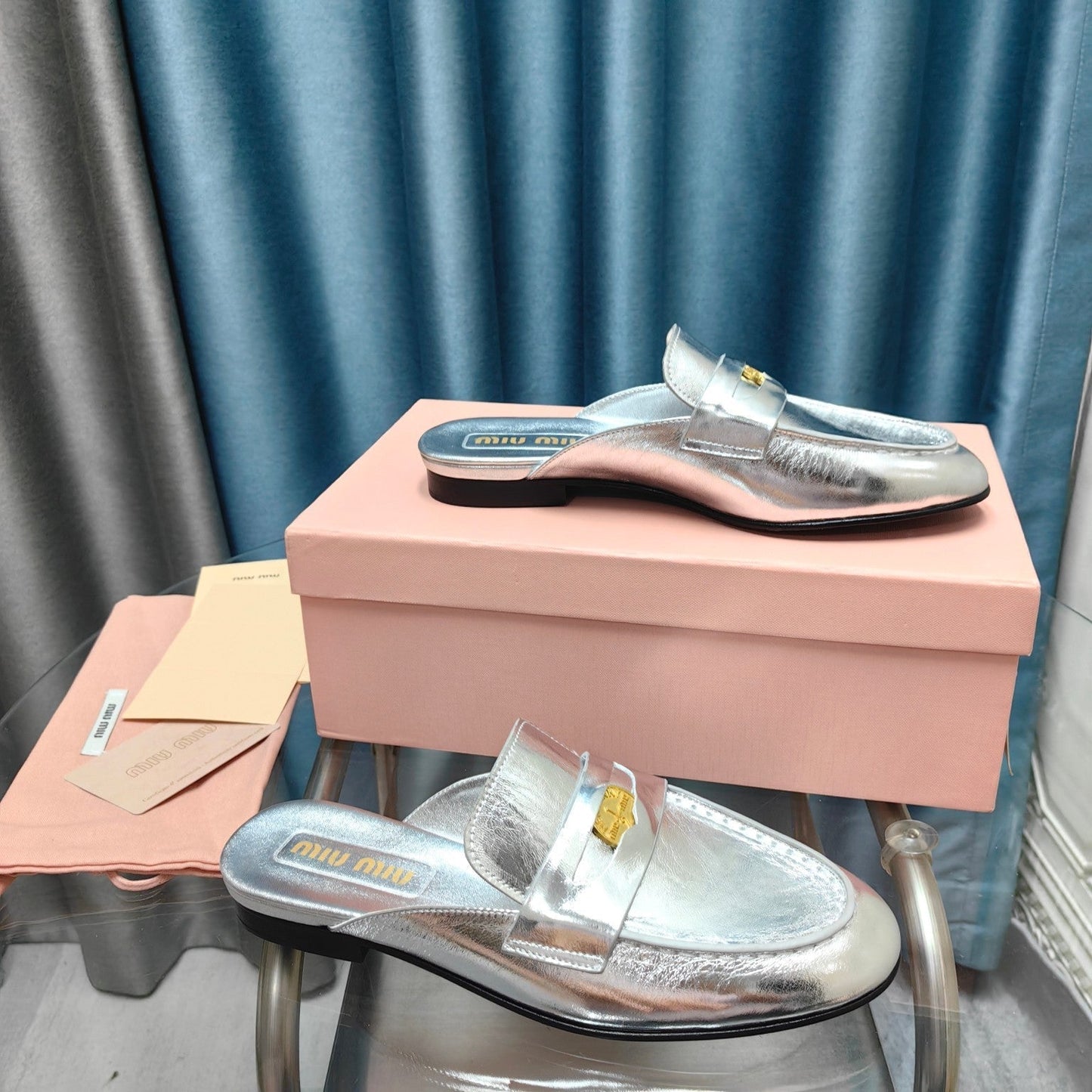 MULES SLIPPERS SILVER COWHIDE WITH GOLD COIN - 35