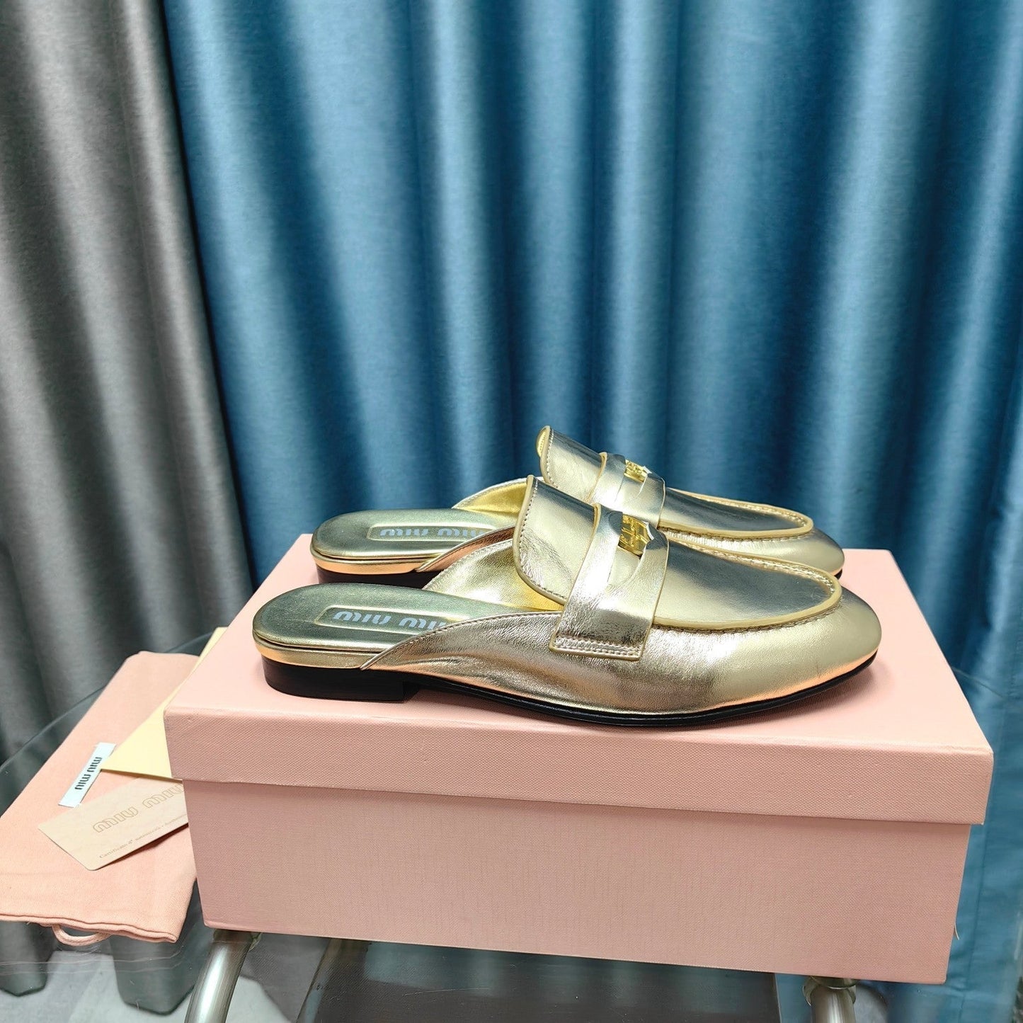 MULES SLIPPERS METALLIC GOLD COWHIDE WITH GOLD COIN - 35