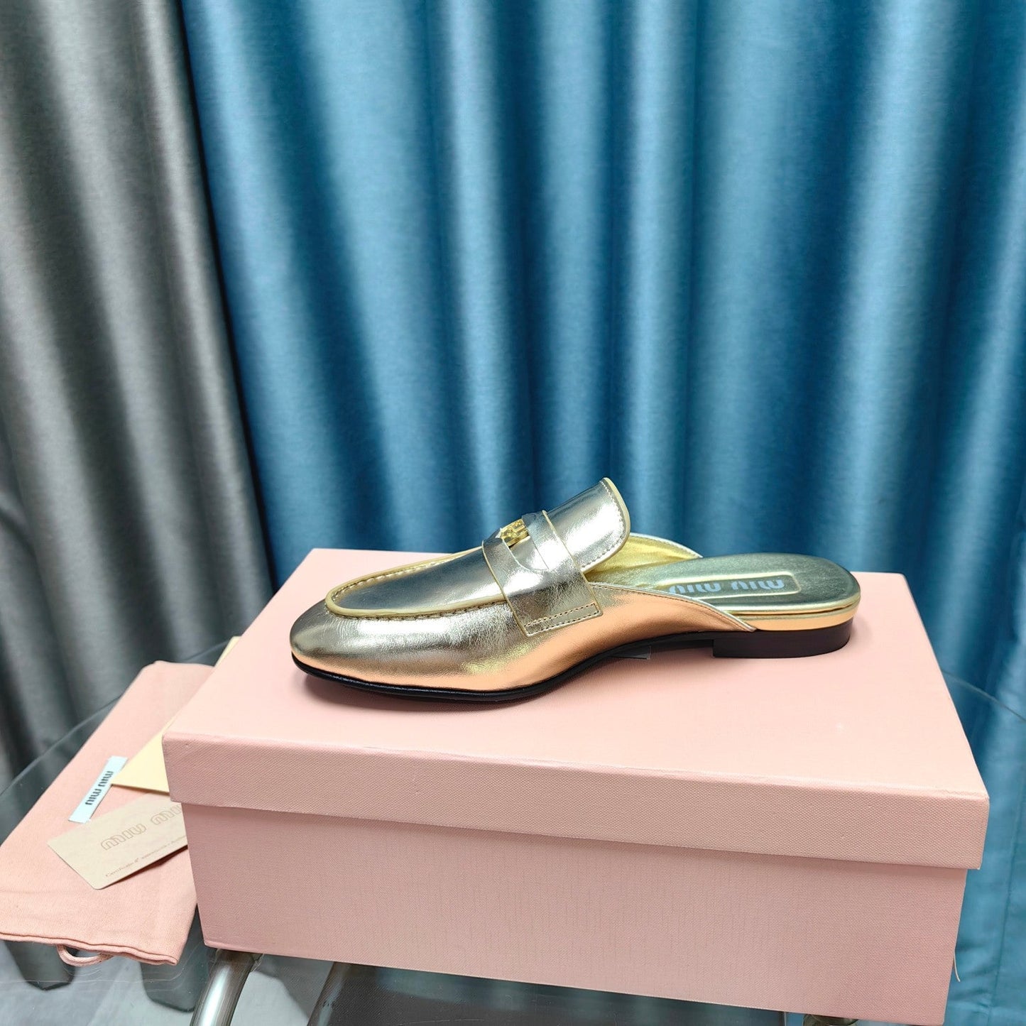 MULES SLIPPERS METALLIC GOLD COWHIDE WITH GOLD COIN - 35