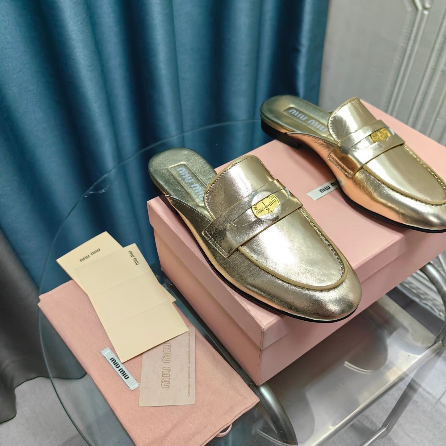 MULES SLIPPERS METALLIC GOLD COWHIDE WITH GOLD COIN - 35
