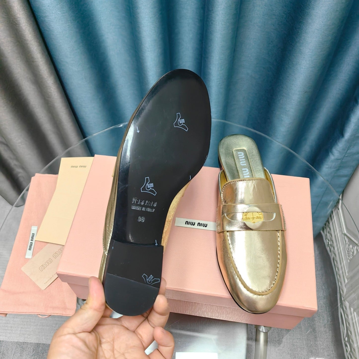MULES SLIPPERS METALLIC GOLD COWHIDE WITH GOLD COIN - 35