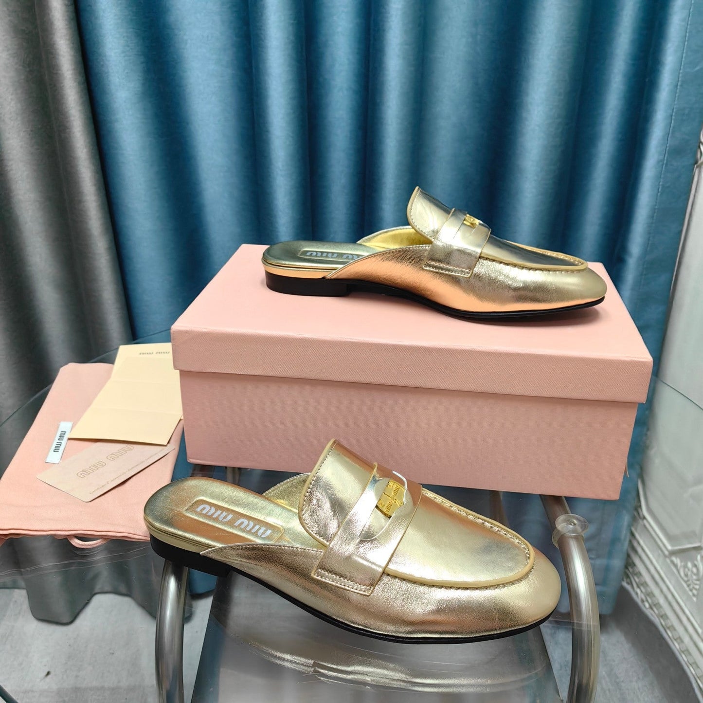 MULES SLIPPERS METALLIC GOLD COWHIDE WITH GOLD COIN - 35