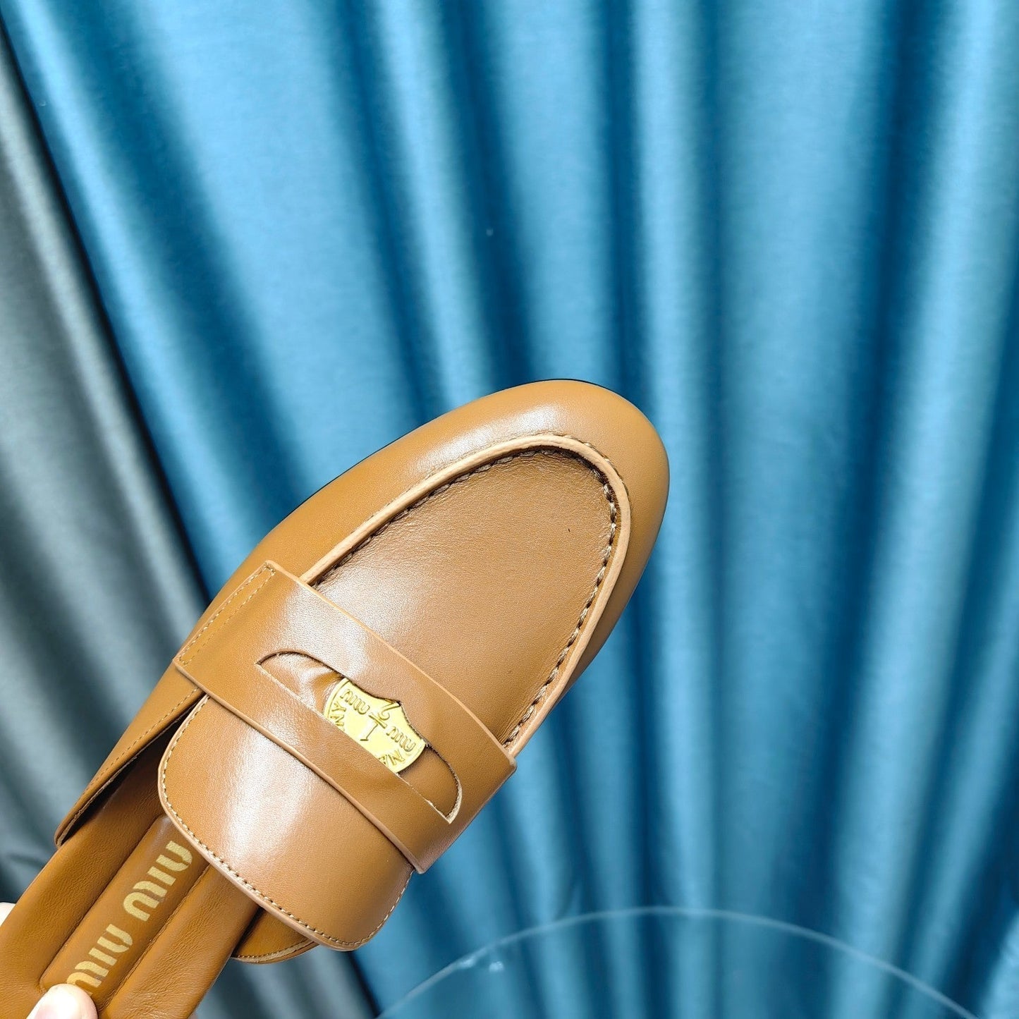 MULES SLIPPERS CARAMEL COWHIDE WITH GOLD COIN - 35