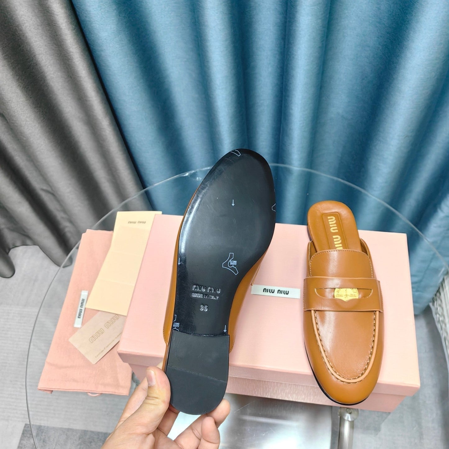 MULES SLIPPERS CARAMEL COWHIDE WITH GOLD COIN - 35