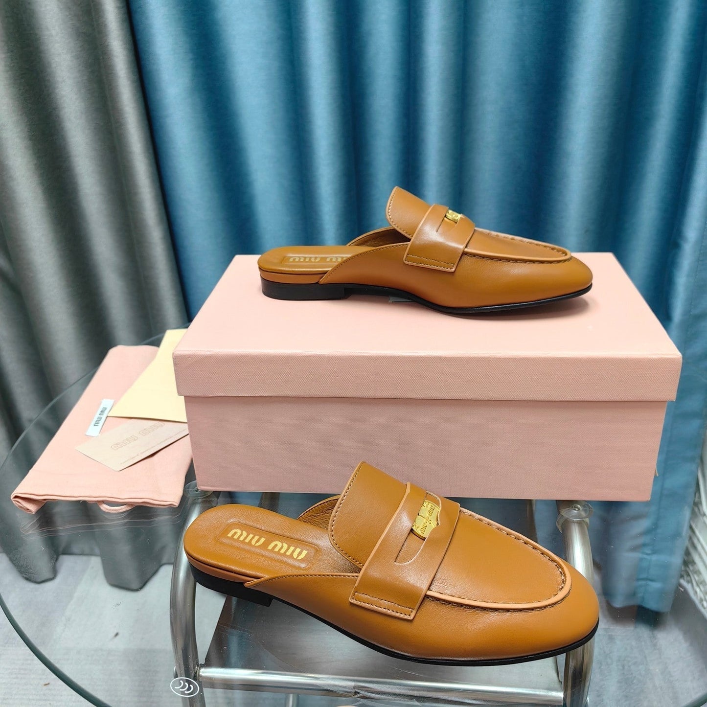 MULES SLIPPERS CARAMEL COWHIDE WITH GOLD COIN - 35