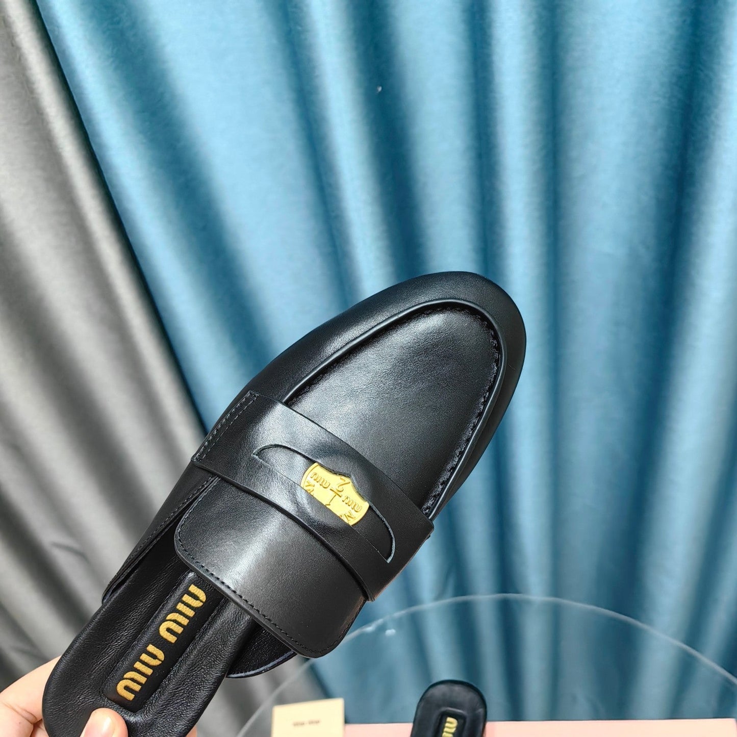 MULES SLIPPERS BLACK COWHIDE WITH GOLD COIN - 35