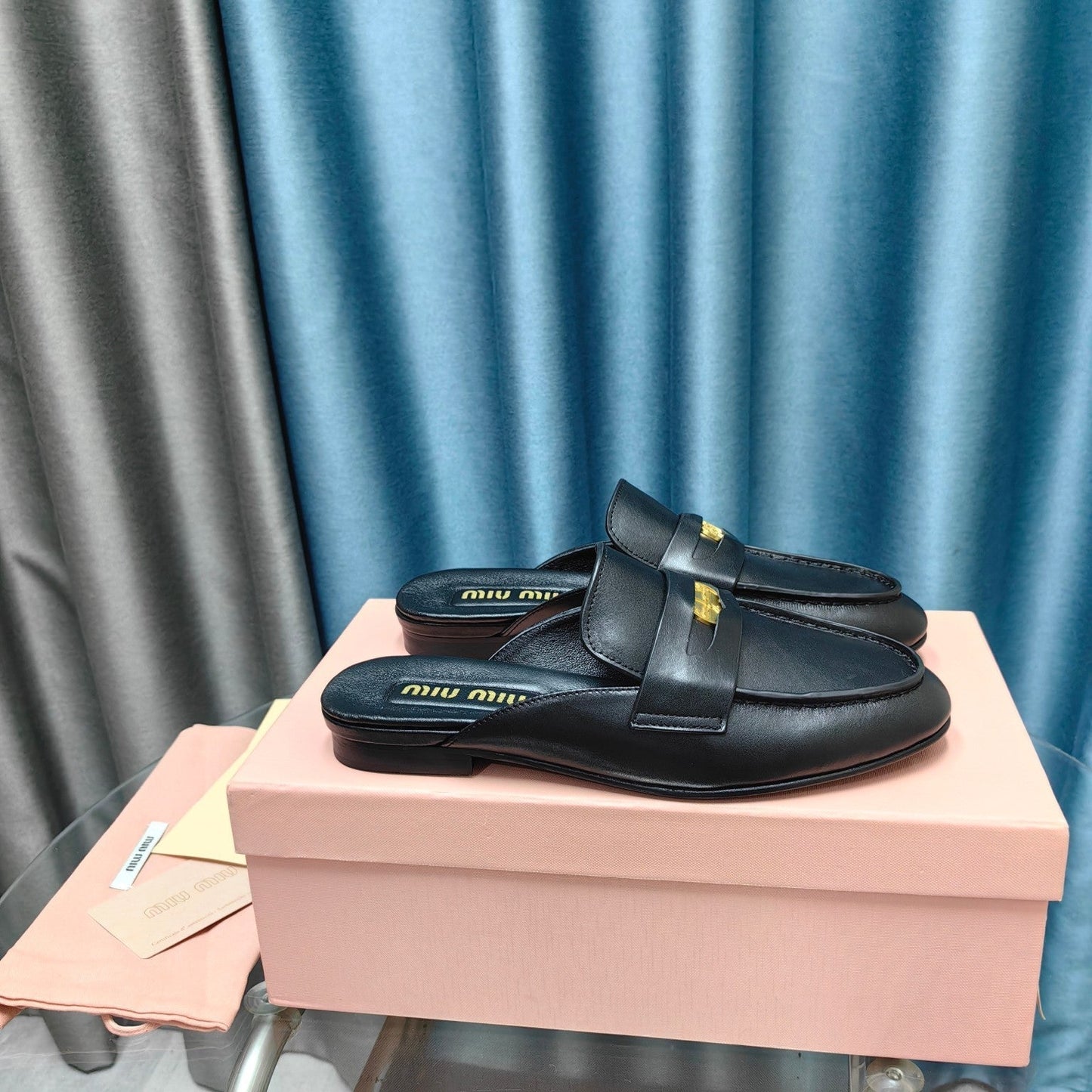 MULES SLIPPERS BLACK COWHIDE WITH GOLD COIN - 35