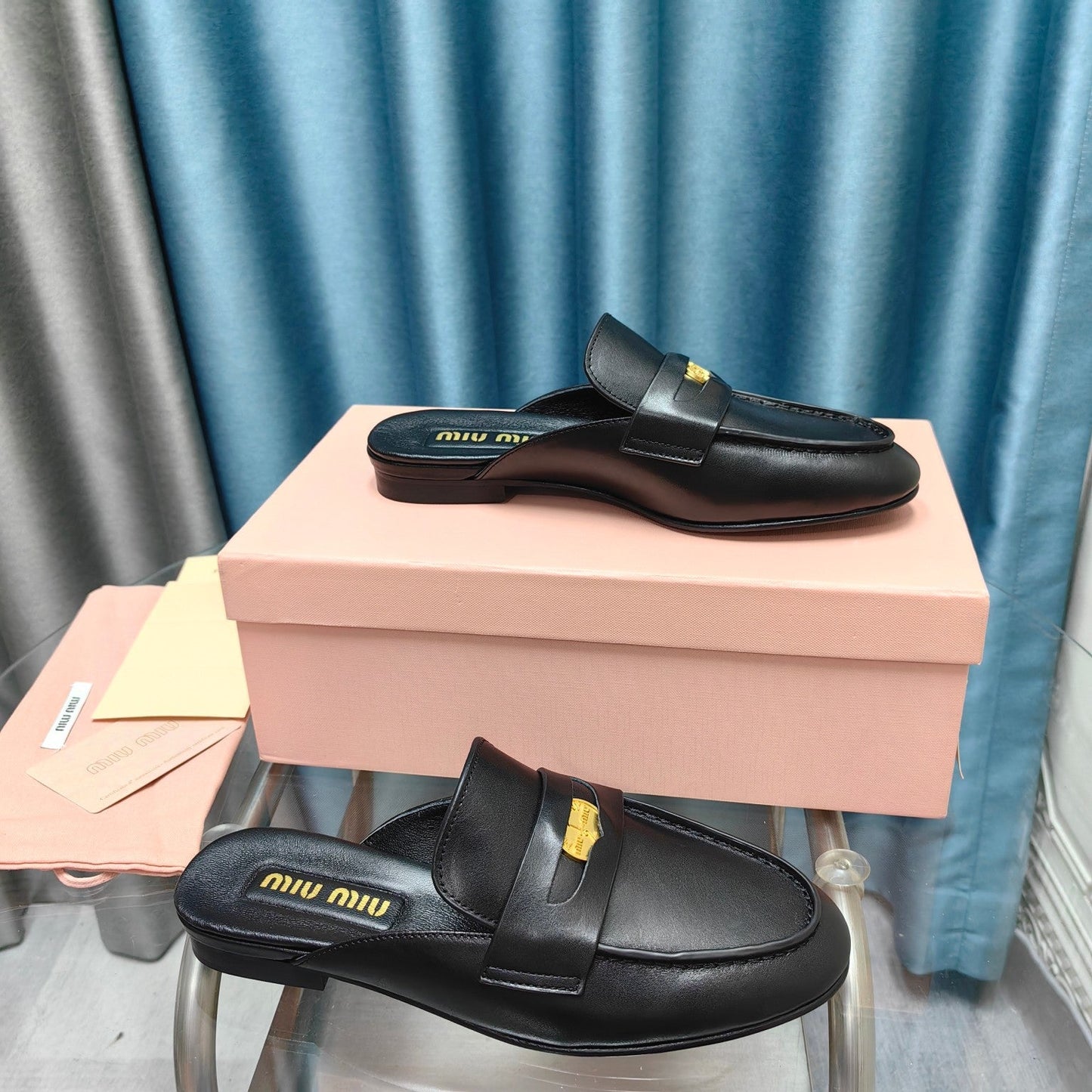 MULES SLIPPERS BLACK COWHIDE WITH GOLD COIN - 35