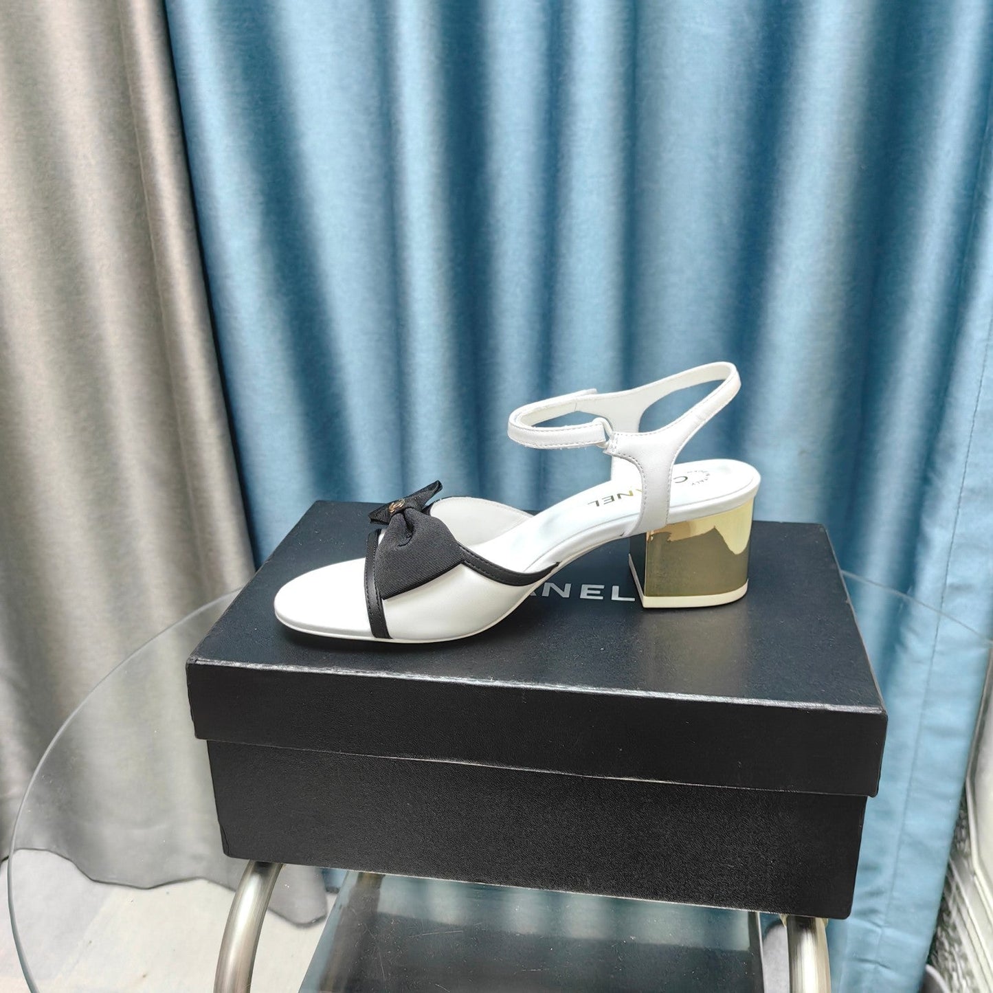 SANDALS IN WHITE SHEEPSKIN WITH BLACK SATIN BOW - 35