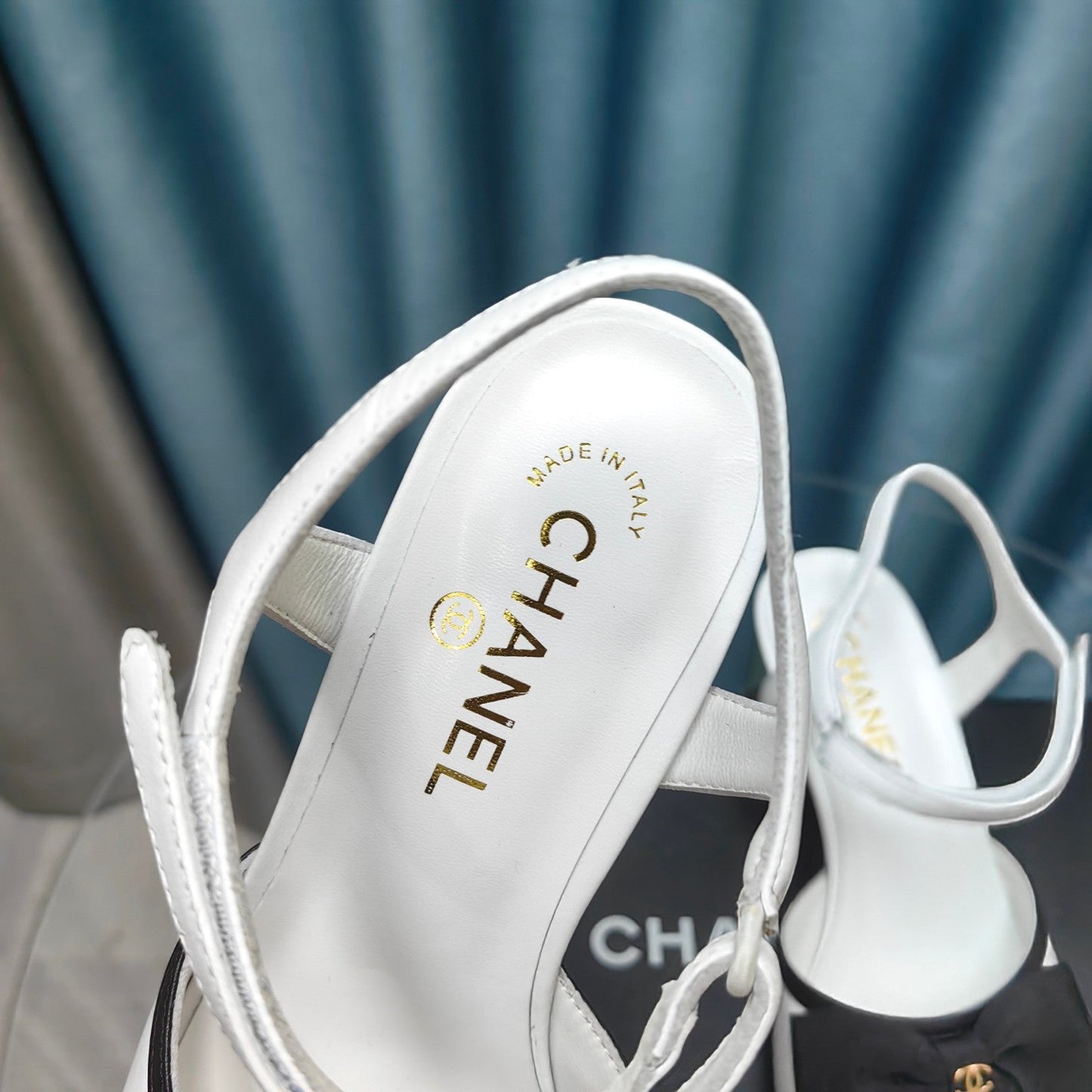 SANDALS IN WHITE SHEEPSKIN WITH BLACK SATIN BOW - 35