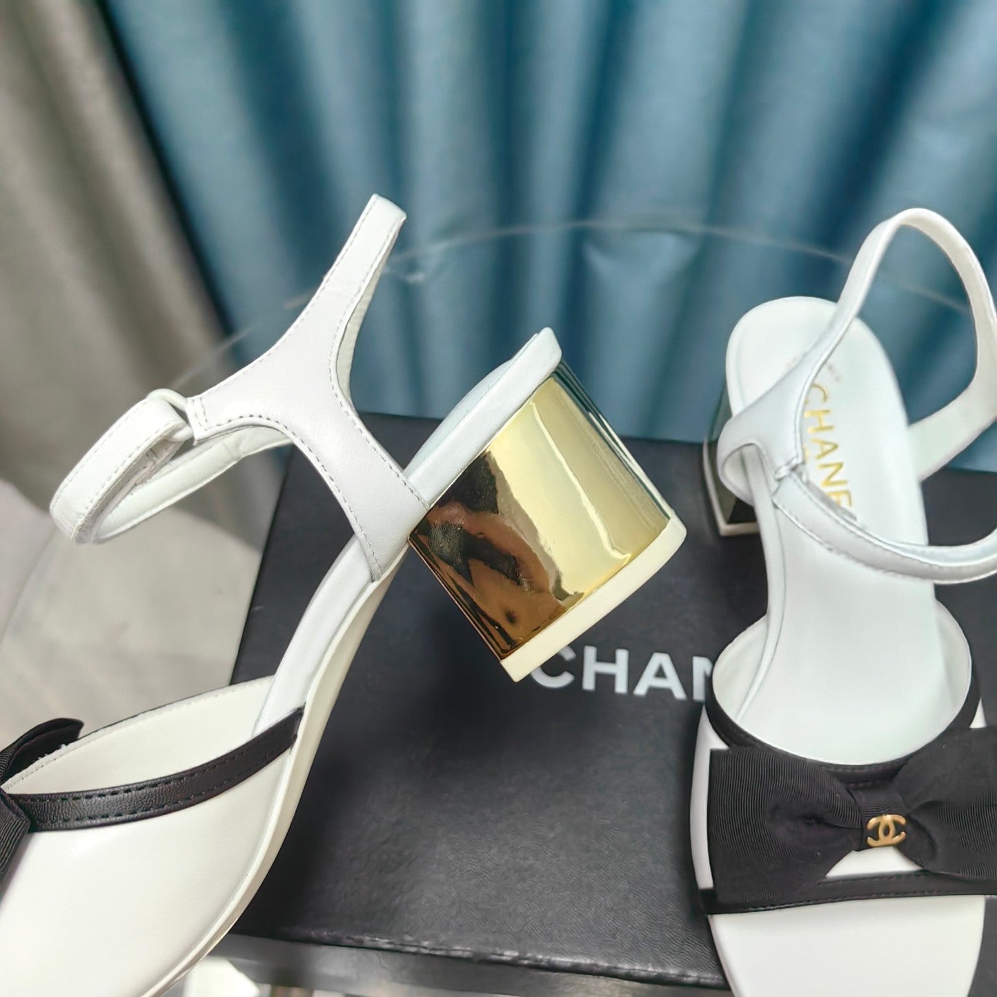SANDALS IN WHITE SHEEPSKIN WITH BLACK SATIN BOW - 35