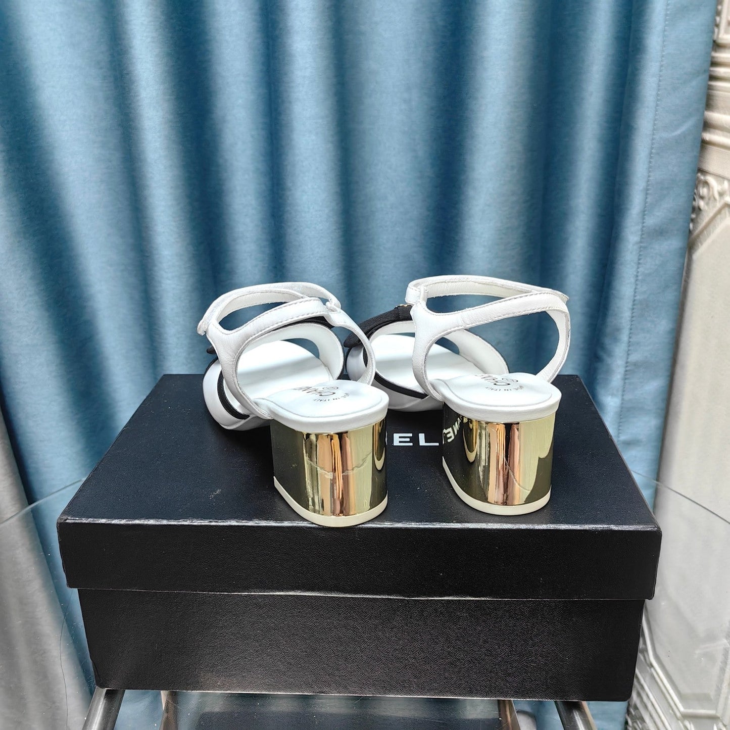 SANDALS IN WHITE SHEEPSKIN WITH BLACK SATIN BOW - 35