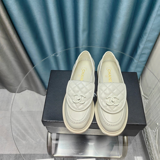 MOCCASINS WHITE QUILTED LAMBSKIN - 35