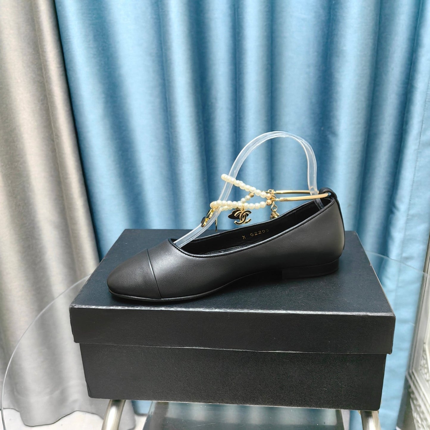MARY JANE WITH PEARL STRAP IN BLACK LAMBSKIN - 35