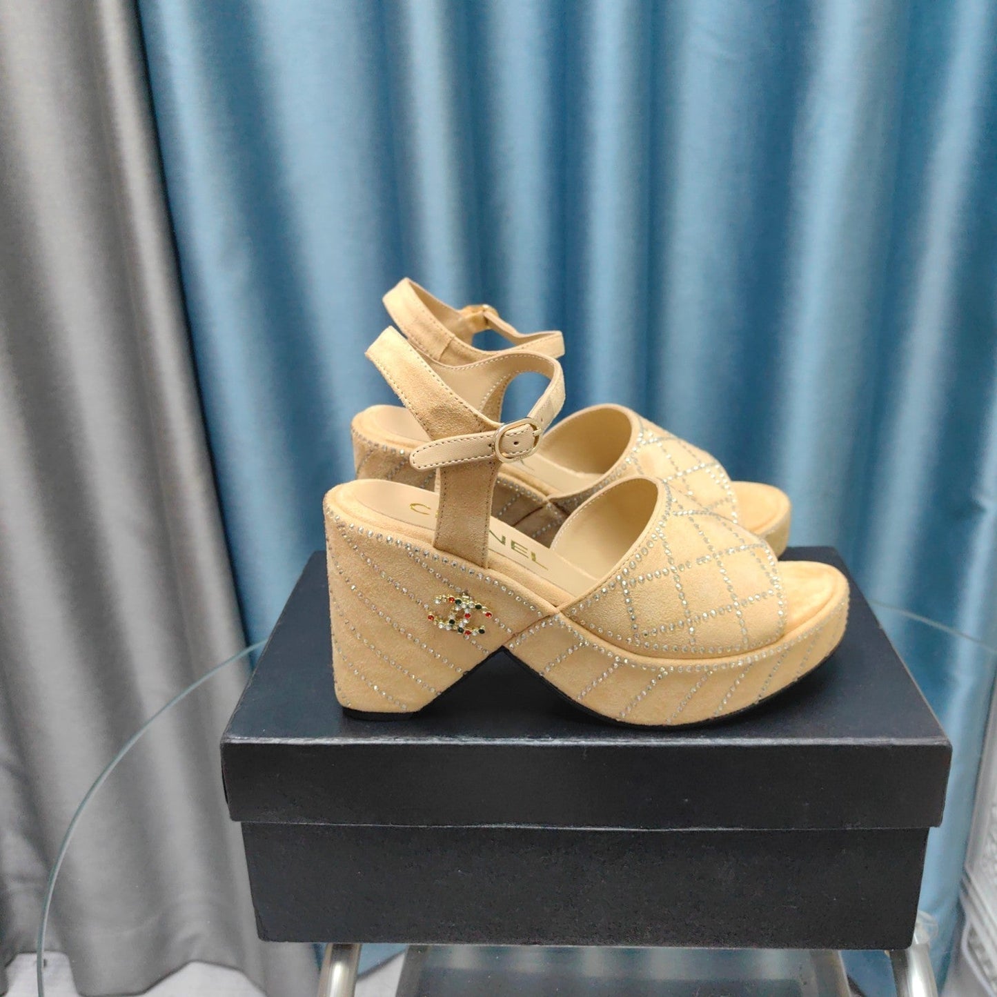 THICK-SOLED WEDGE SANDALS IN BEIGE CREAM SUEDE - 35