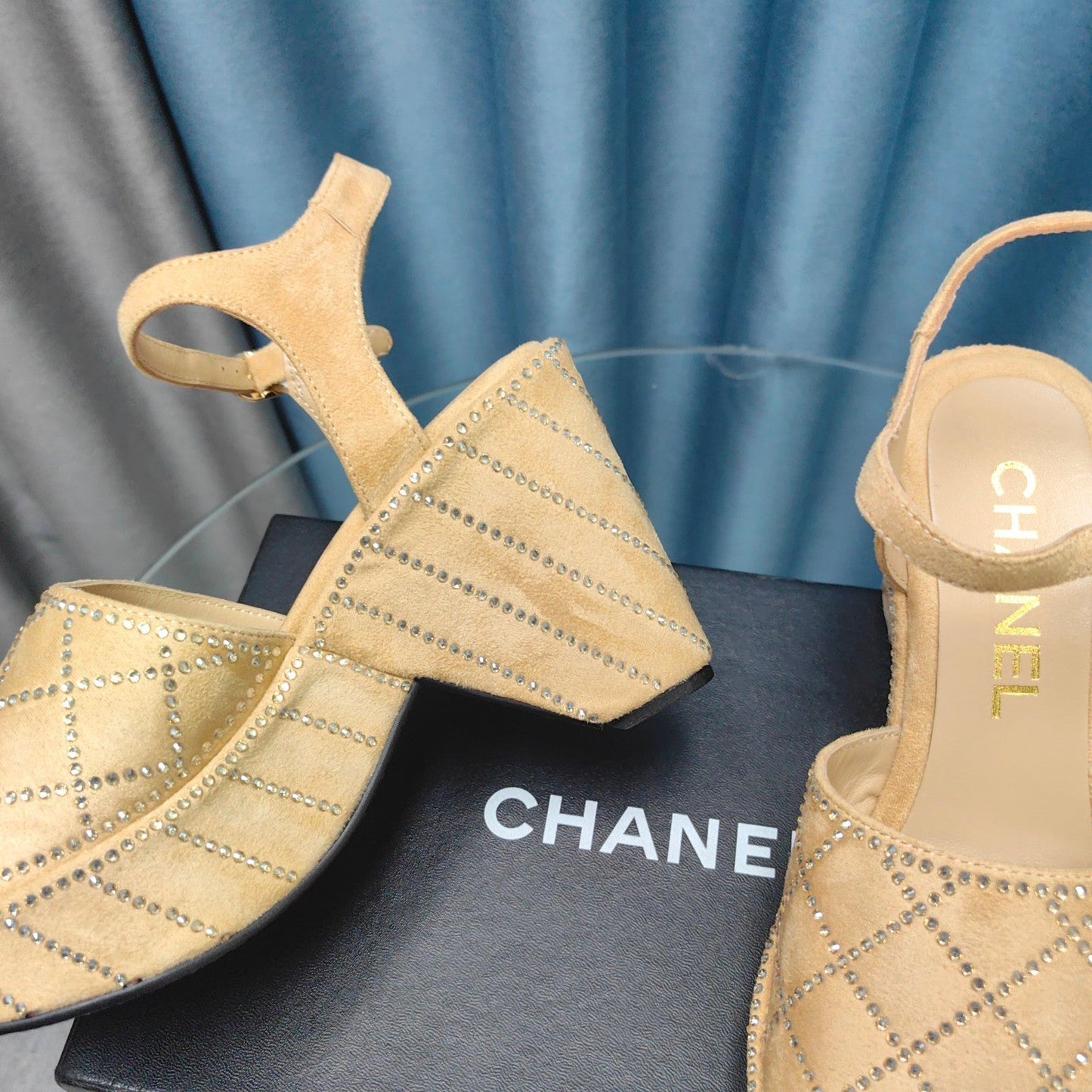 THICK-SOLED WEDGE SANDALS IN BEIGE CREAM SUEDE - 35