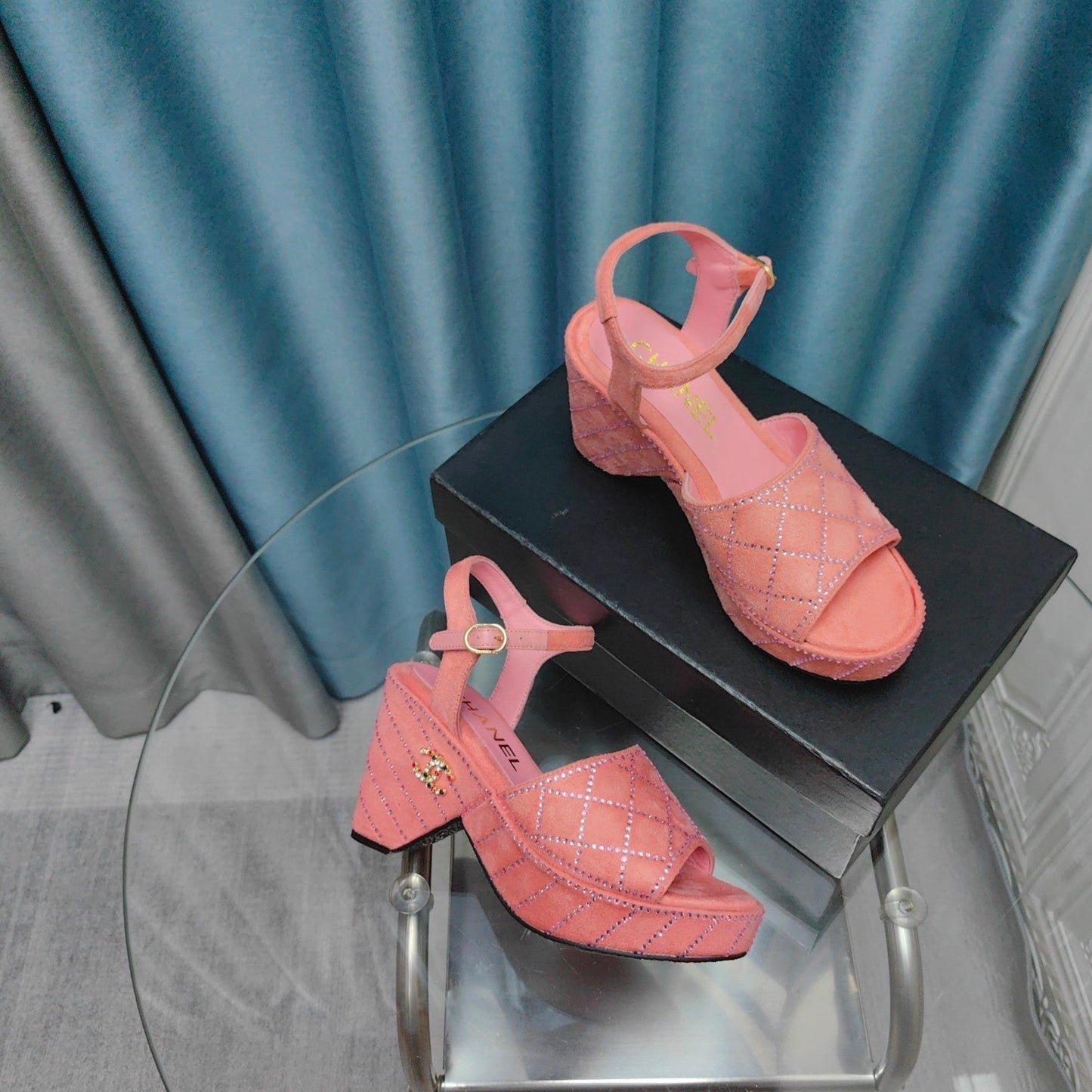 THICK-SOLED WEDGE SANDALS IN LIGHT PINK SUEDE - 35