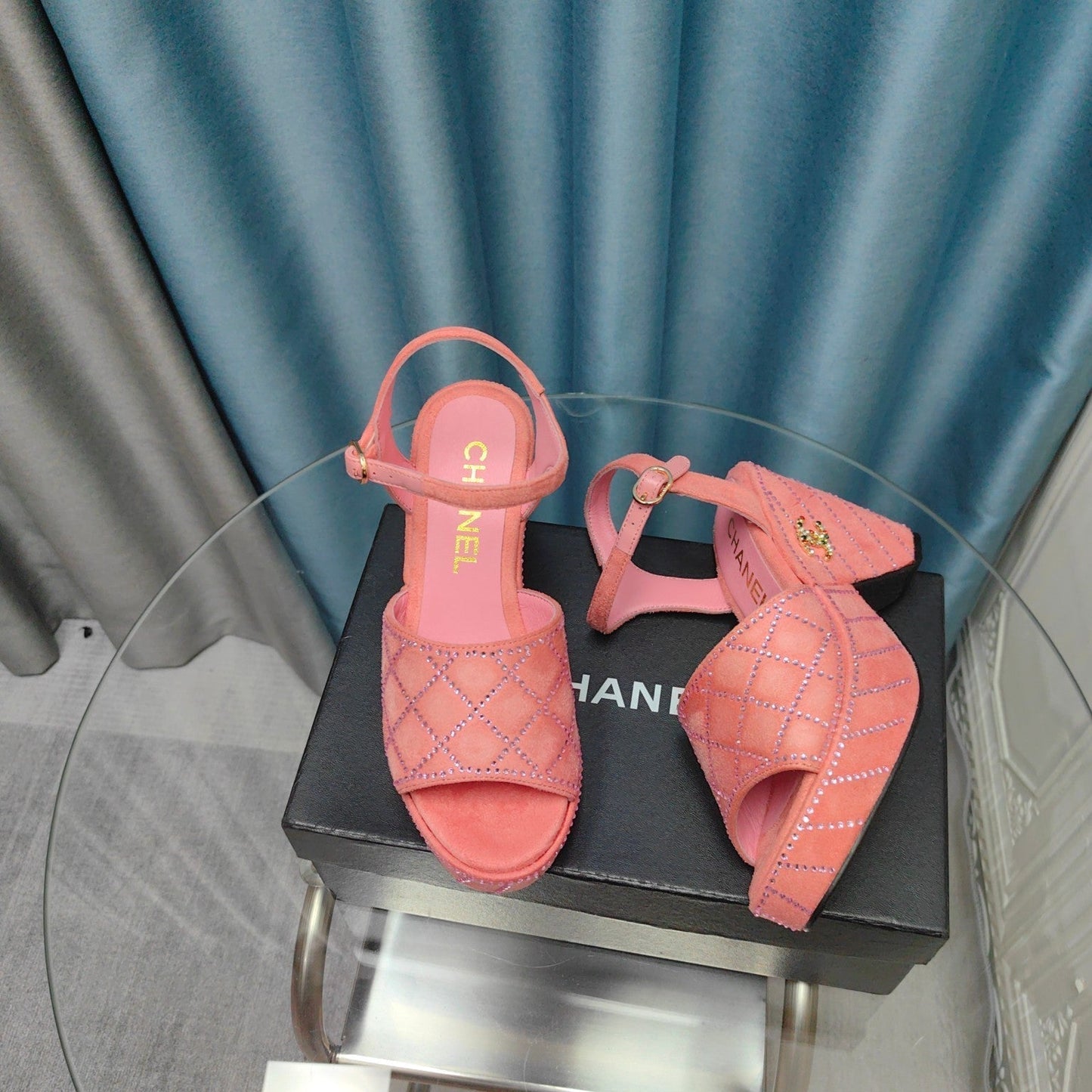 THICK-SOLED WEDGE SANDALS IN LIGHT PINK SUEDE - 35