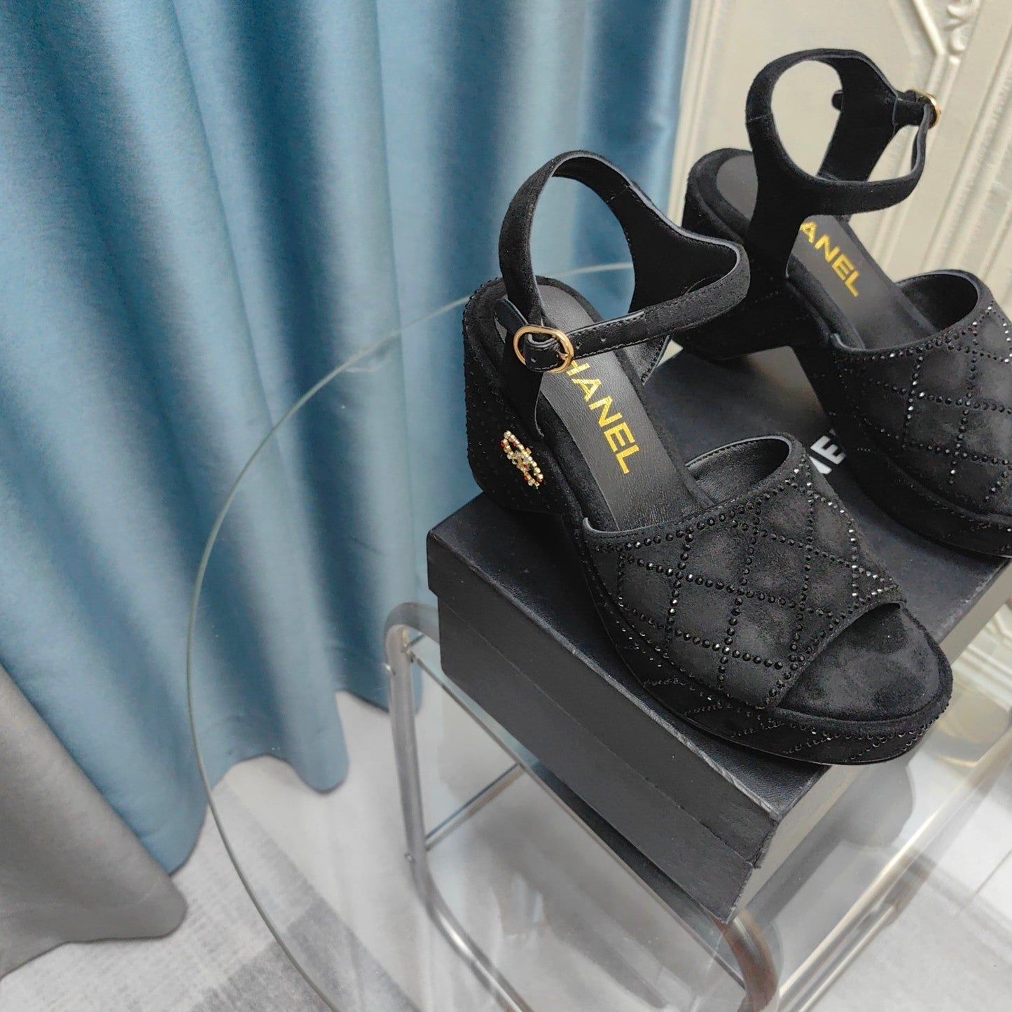 THICK-SOLED WEDGE SANDALS IN BLACK SUEDE - 35