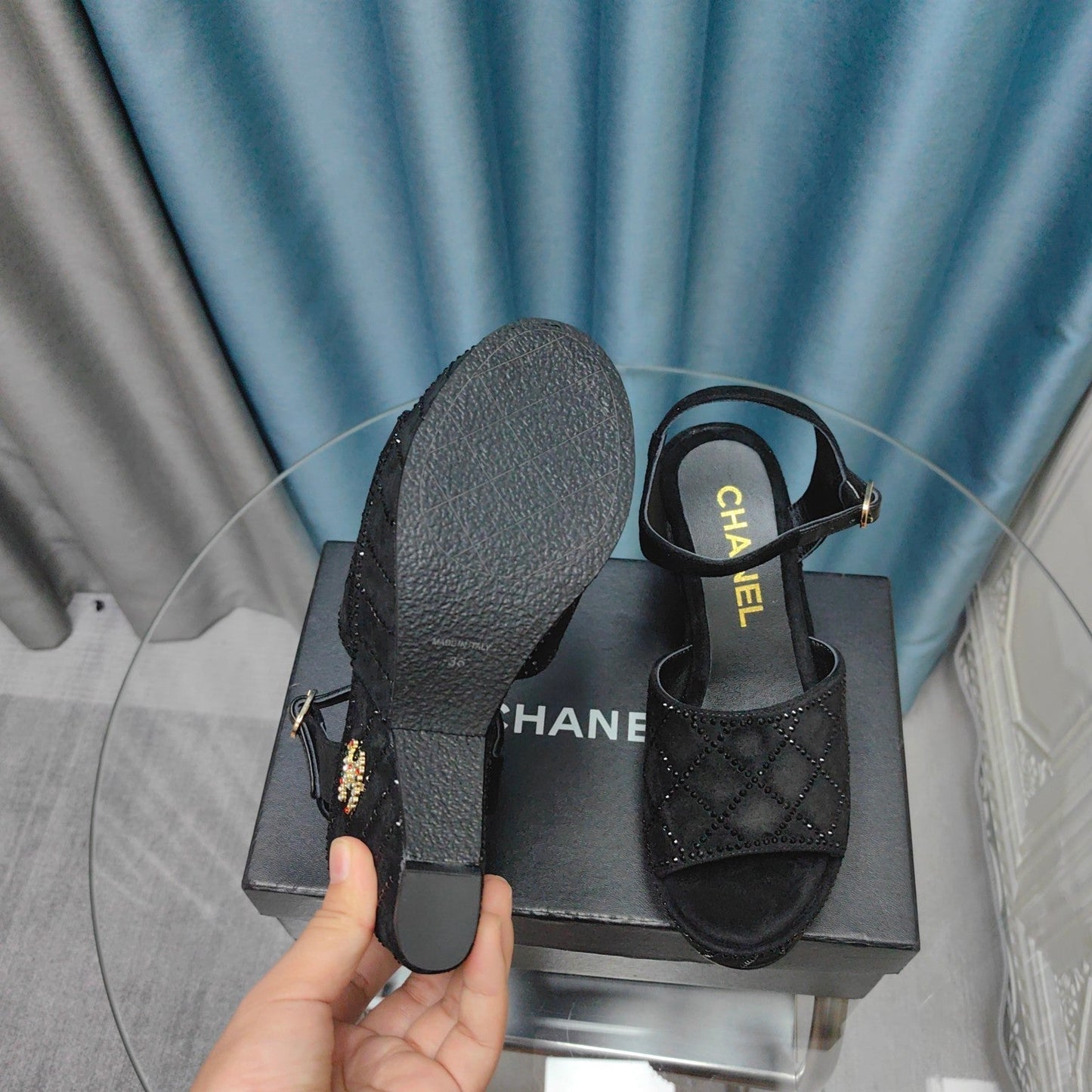 THICK-SOLED WEDGE SANDALS IN BLACK SUEDE - 35