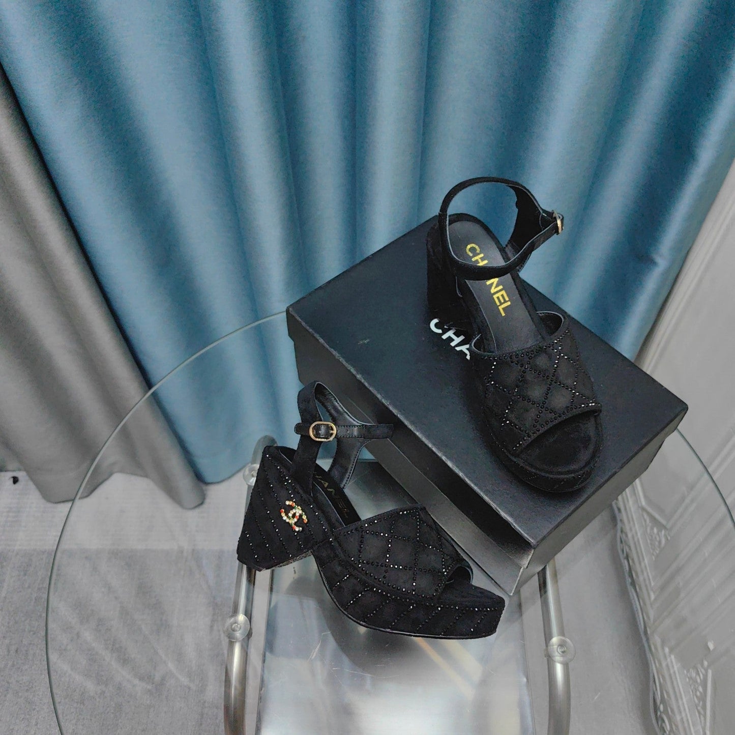 THICK-SOLED WEDGE SANDALS IN BLACK SUEDE - 35
