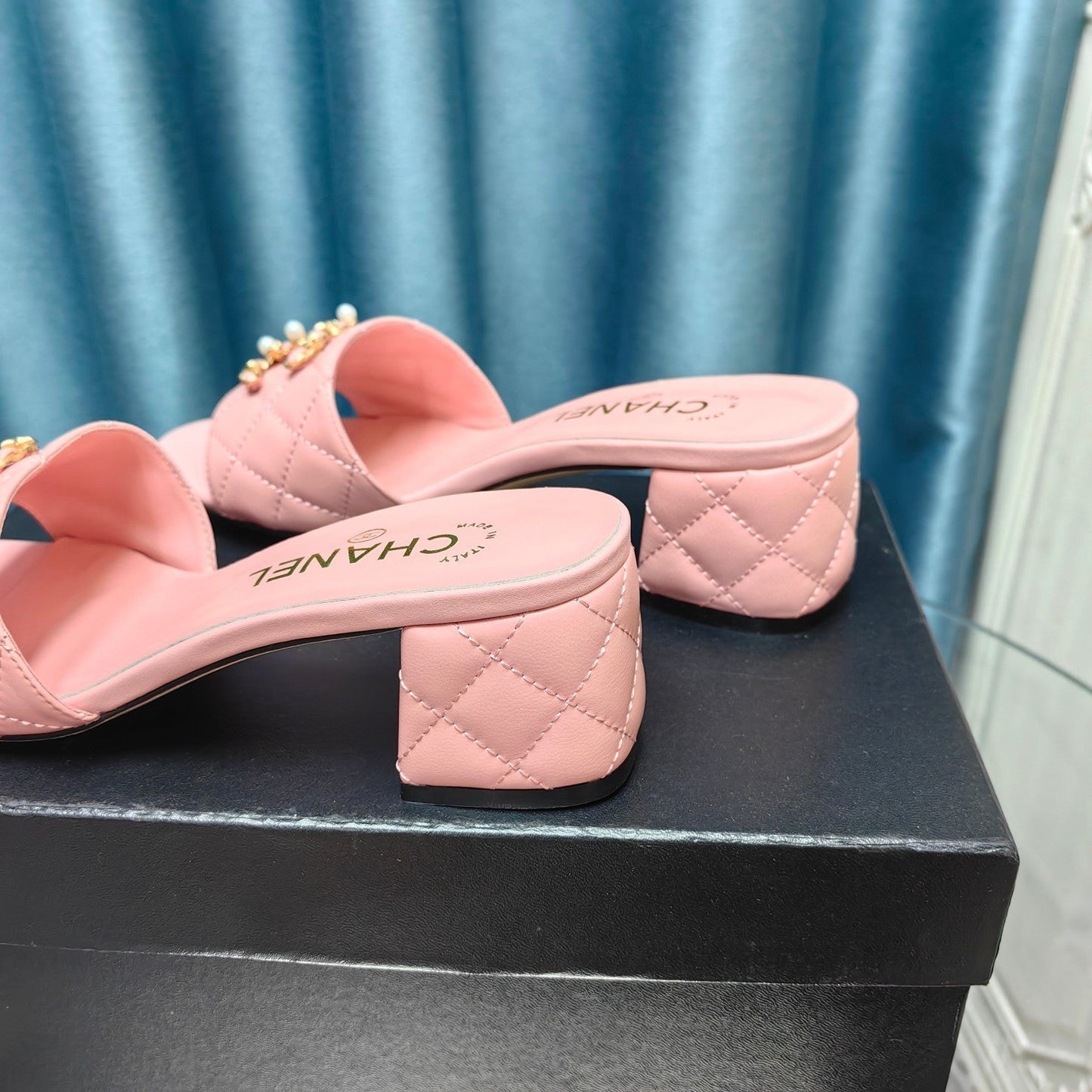 MULE SLIDE SANDAL IN LIGHT PINK LAMBSKIN - 35