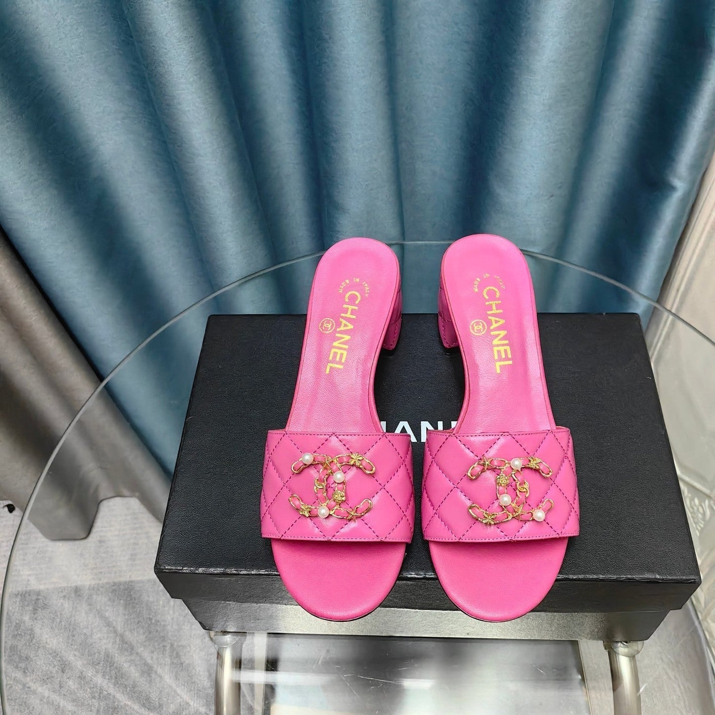 MULE SLIDE SANDAL IN BRIGHT PINK LAMBSKIN - 35