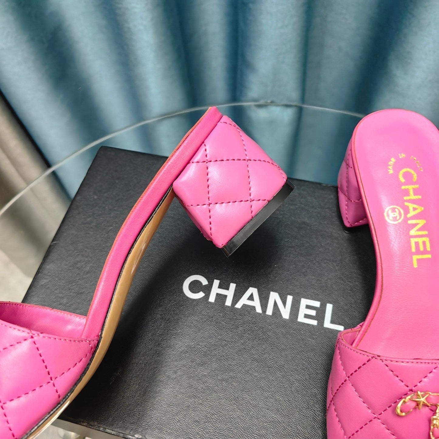 MULE SLIDE SANDAL IN BRIGHT PINK LAMBSKIN - 35
