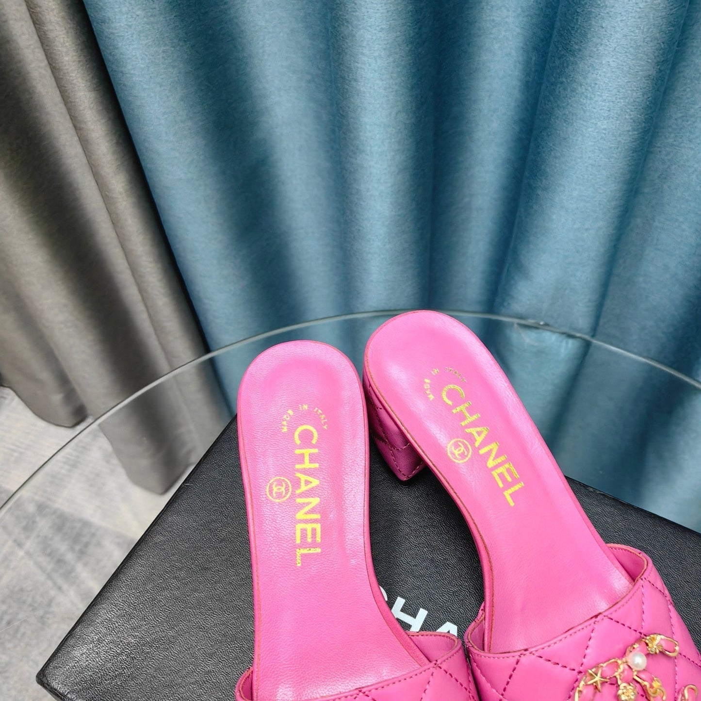 MULE SLIDE SANDAL IN BRIGHT PINK LAMBSKIN - 35