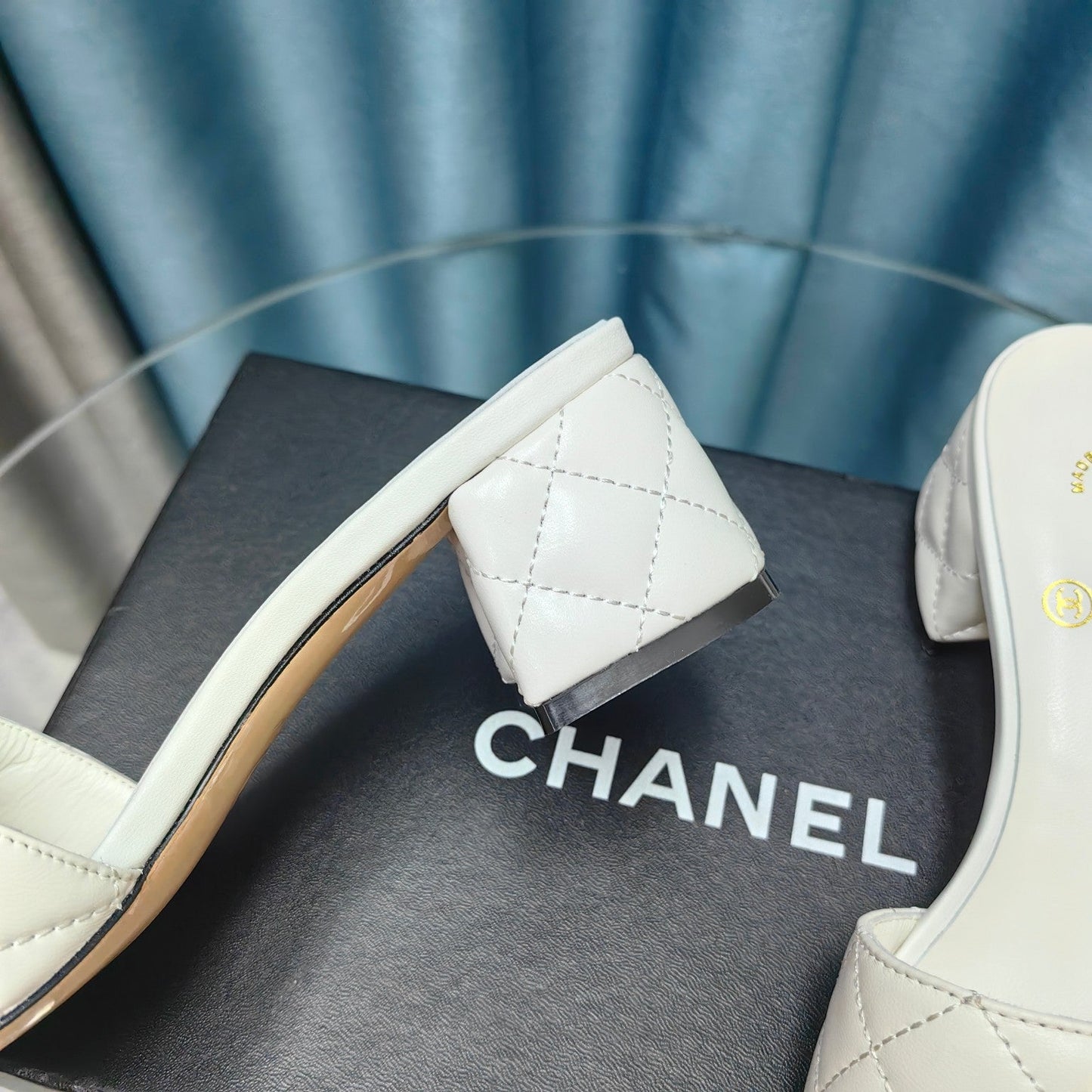 MULE SLIDE SANDAL IN WHITE LAMBSKIN - 35