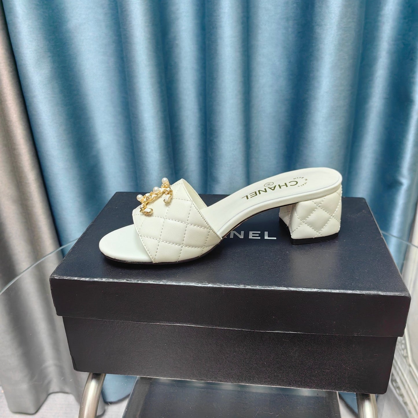 MULE SLIDE SANDAL IN WHITE LAMBSKIN - 35