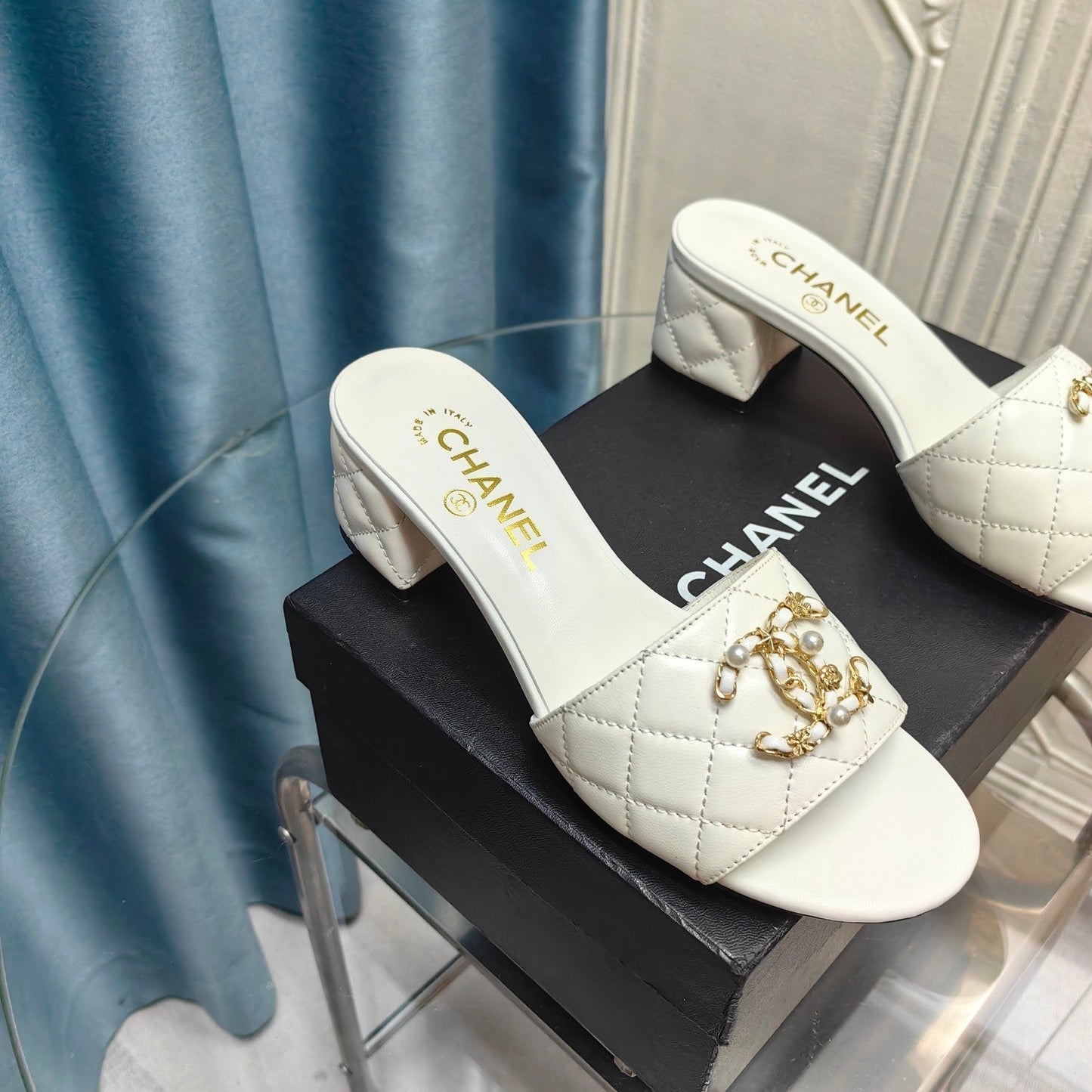 MULE SLIDE SANDAL IN WHITE LAMBSKIN - 35