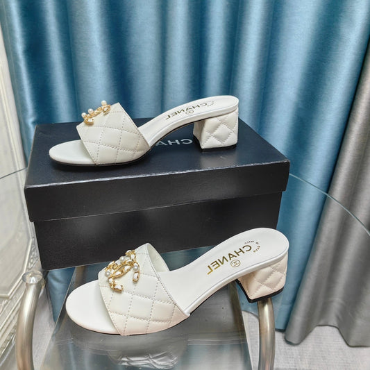 MULE SLIDE SANDAL IN WHITE LAMBSKIN - 35