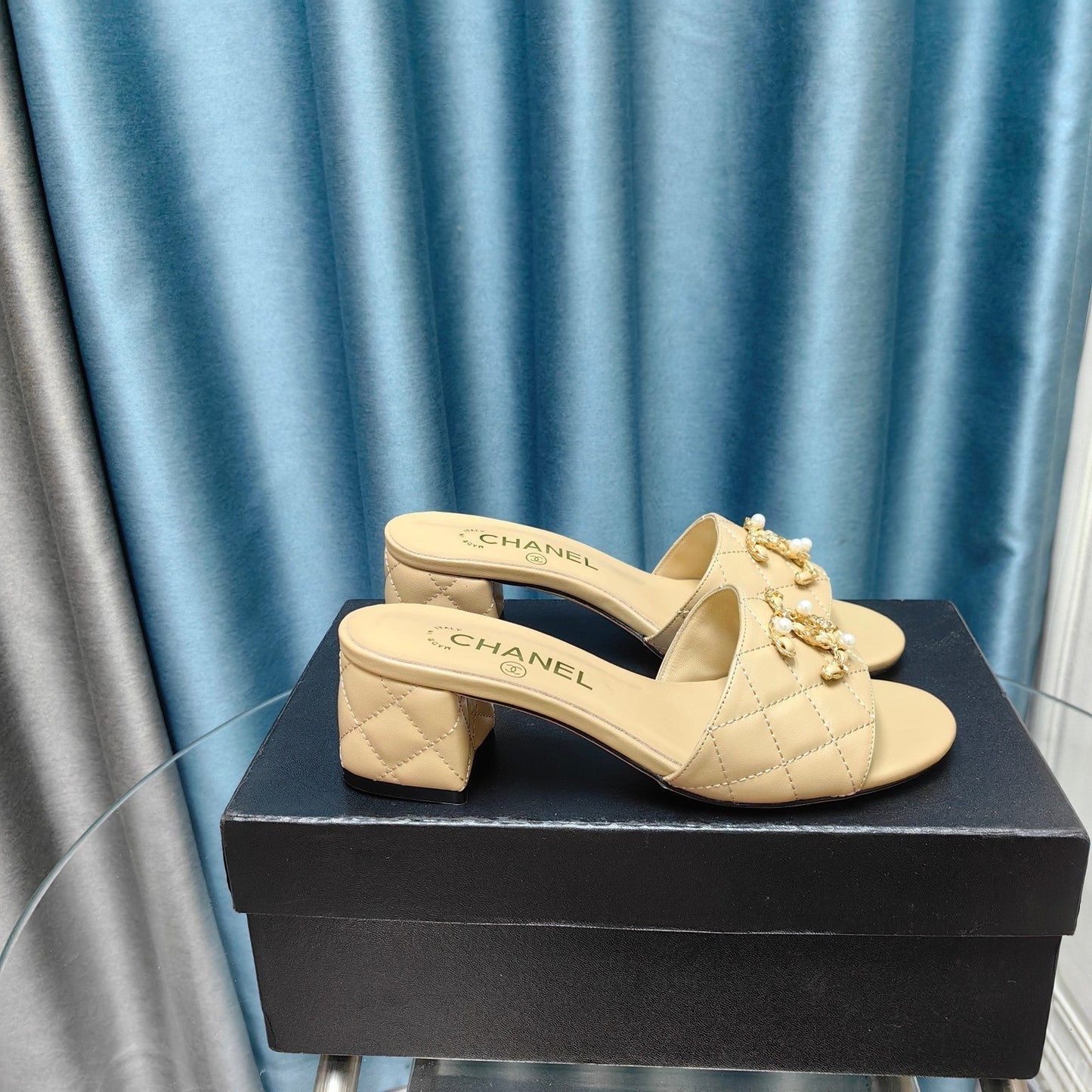 MULE SLIDE SANDAL IN BEIGE CREAM LAMBSKIN - 35
