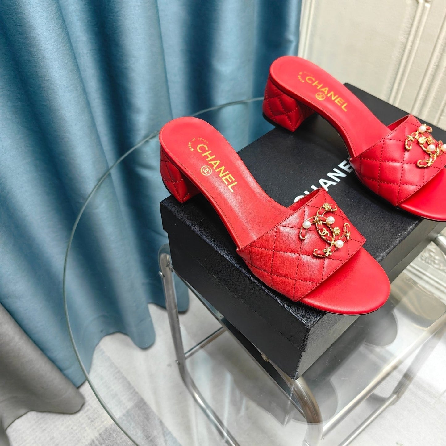MULE SLIDE SANDAL IN CHERRY RED LAMBSKIN - 35
