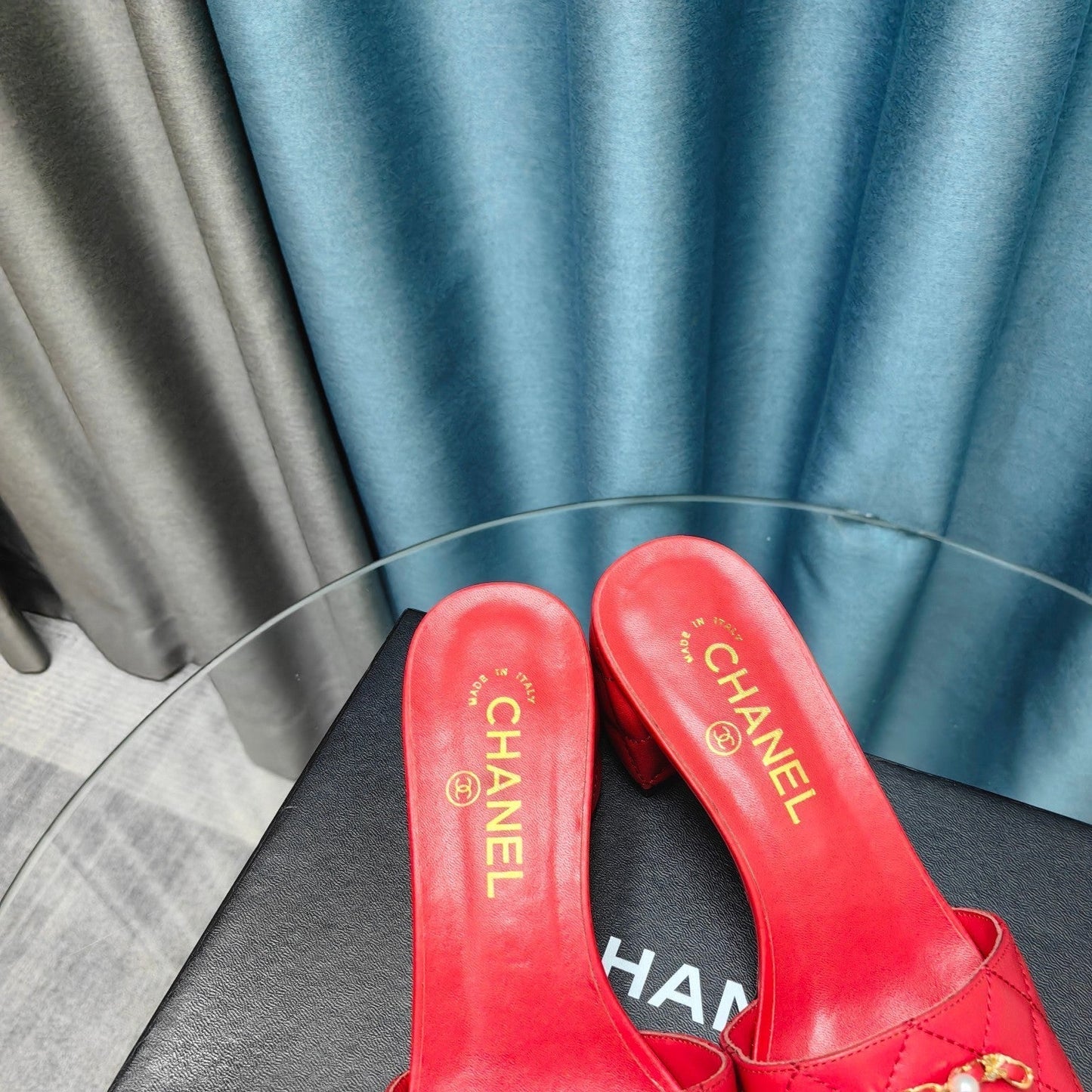 MULE SLIDE SANDAL IN CHERRY RED LAMBSKIN - 35
