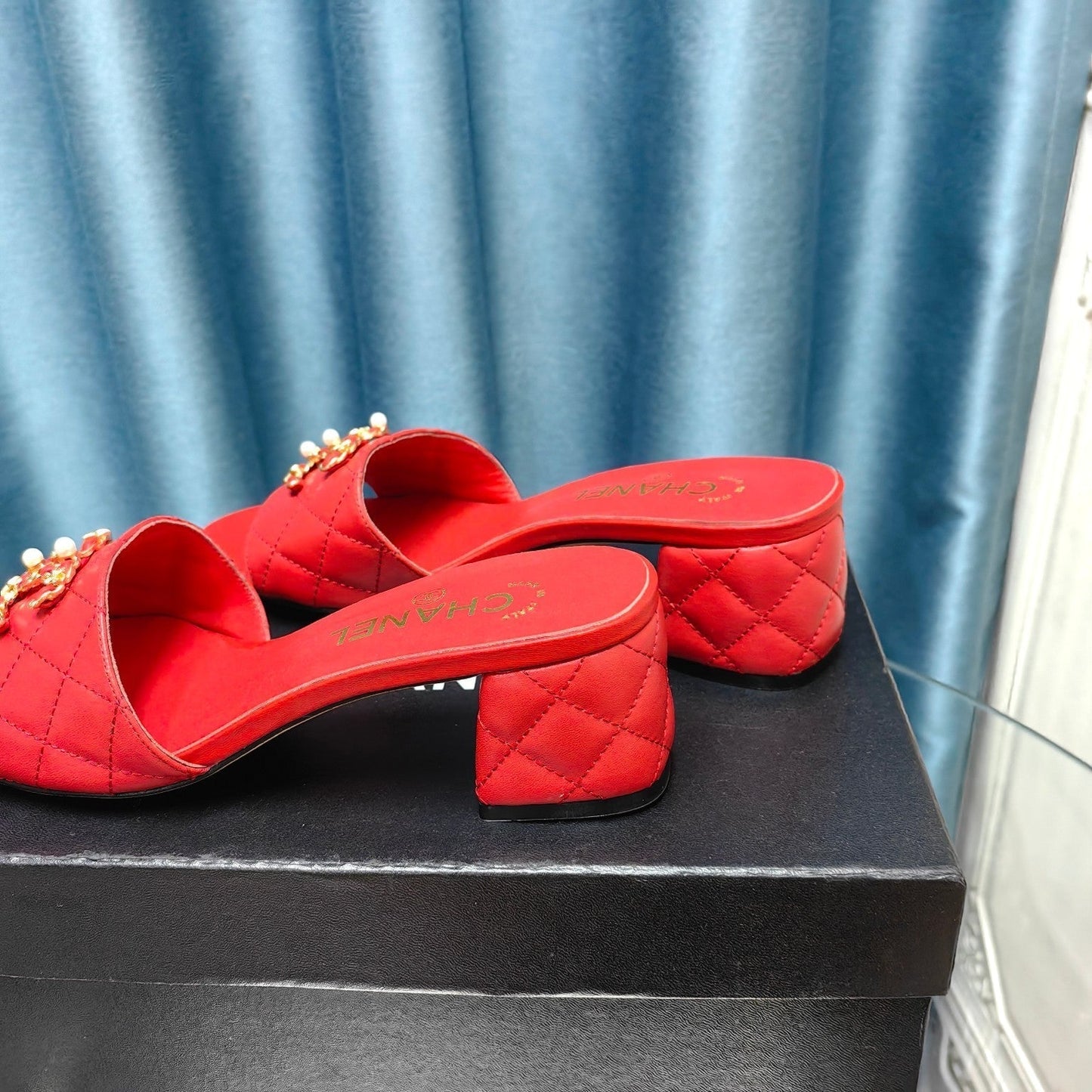 MULE SLIDE SANDAL IN CHERRY RED LAMBSKIN - 35