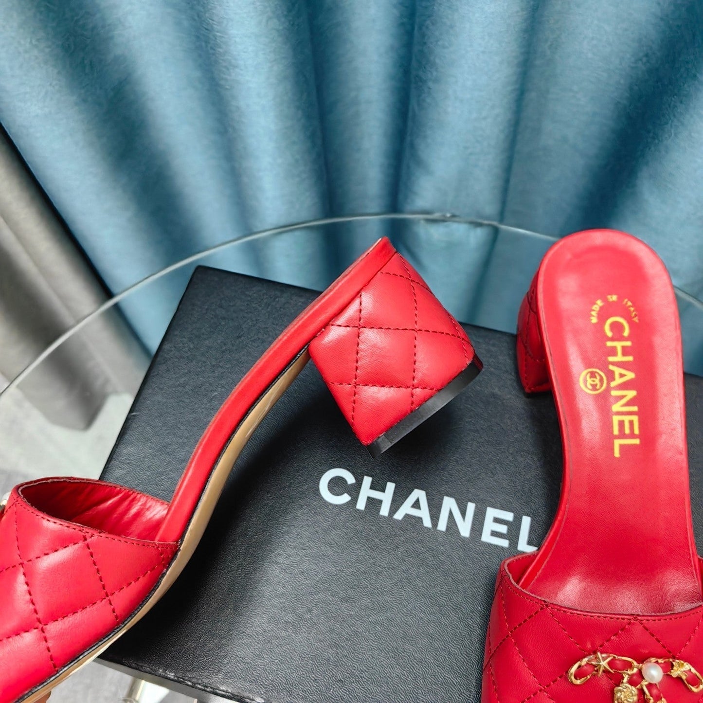 MULE SLIDE SANDAL IN CHERRY RED LAMBSKIN - 35