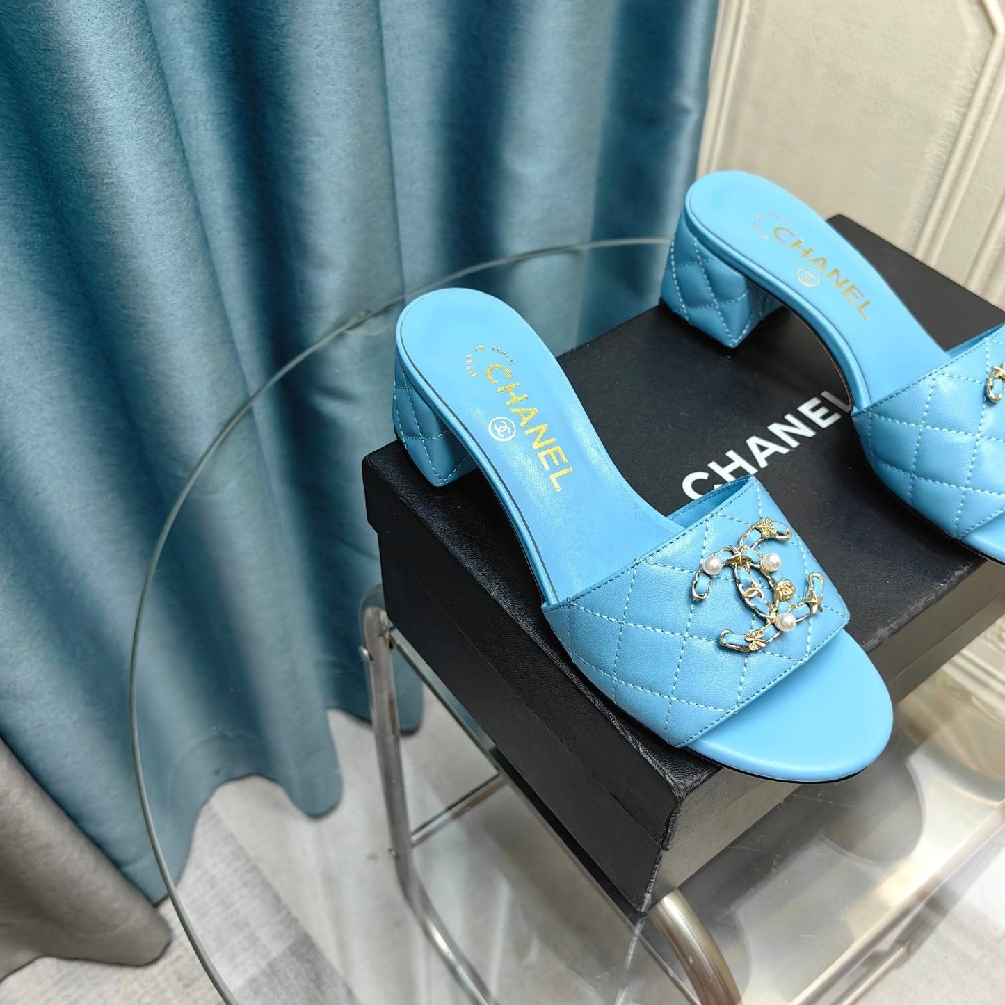 MULE SLIDE SANDAL IN SKY BLUE LAMBSKIN - 35
