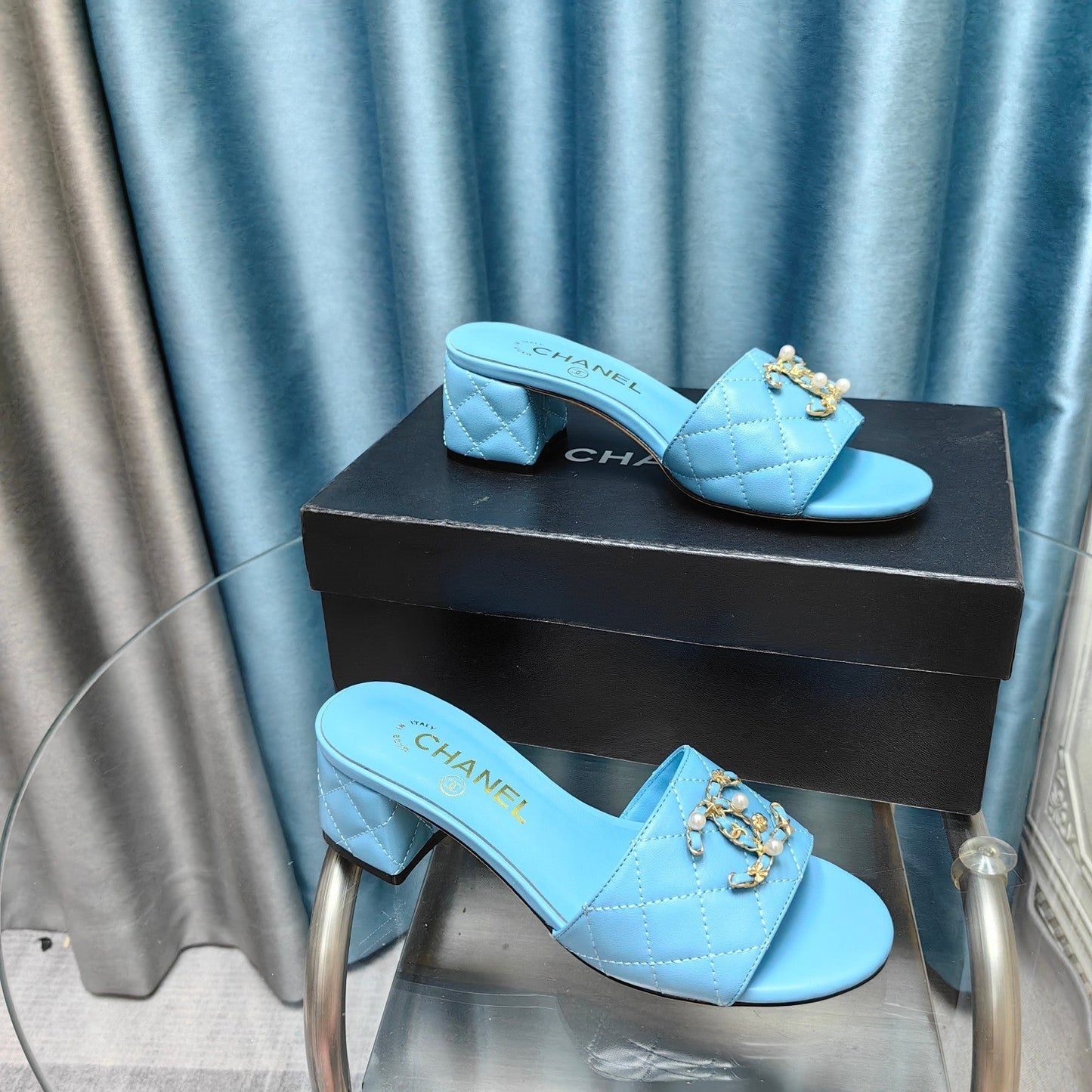MULE SLIDE SANDAL IN SKY BLUE LAMBSKIN - 35