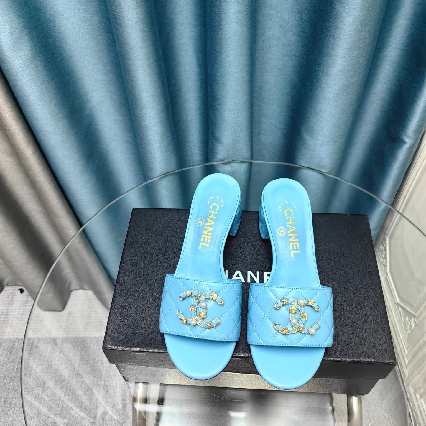 MULE SLIDE SANDAL IN SKY BLUE LAMBSKIN - 35