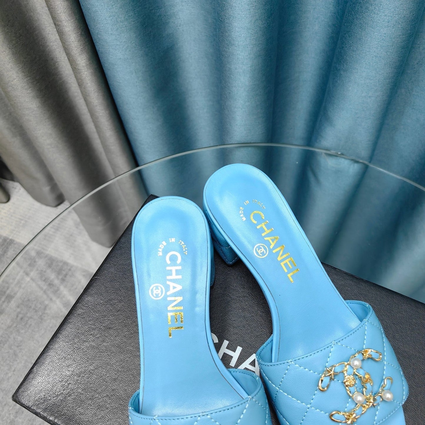 MULE SLIDE SANDAL IN SKY BLUE LAMBSKIN - 35
