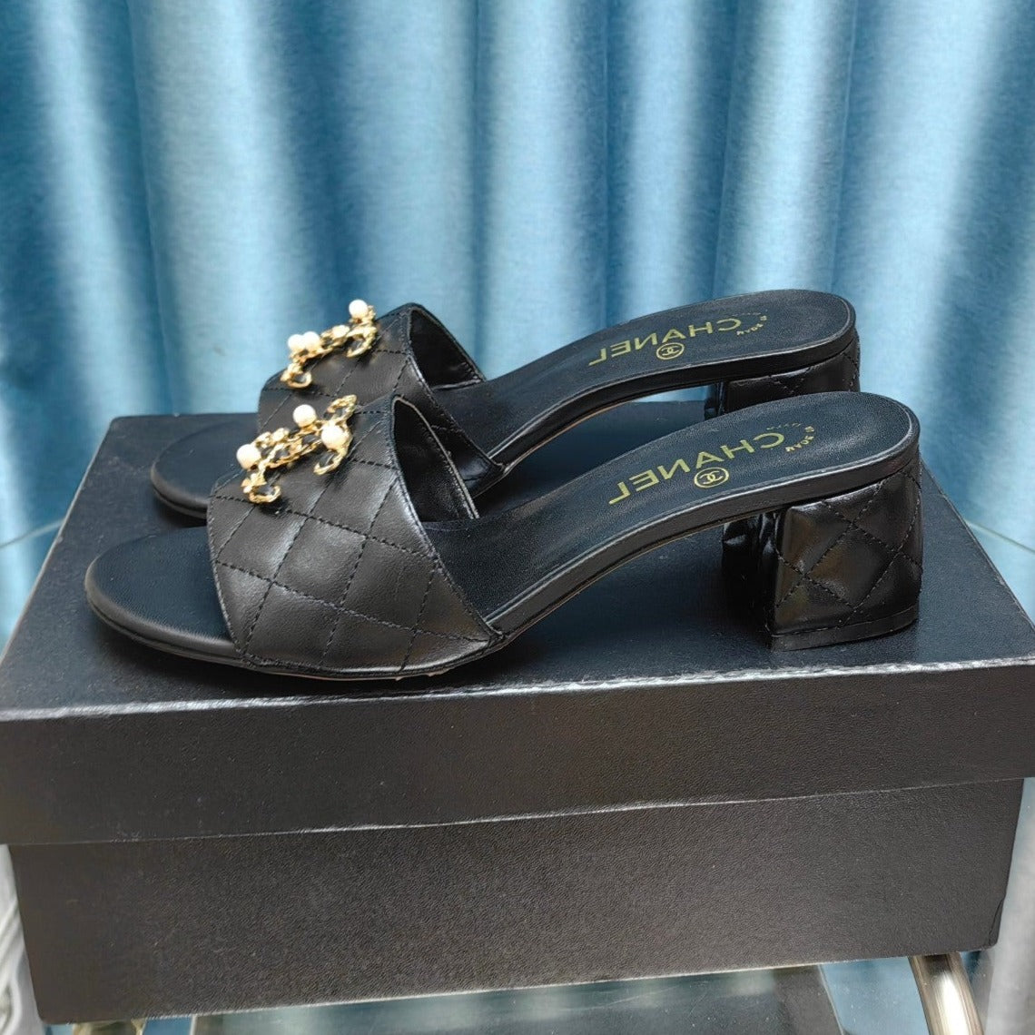 MULE SLIDE SANDAL IN BLACK LAMBSKIN - 35
