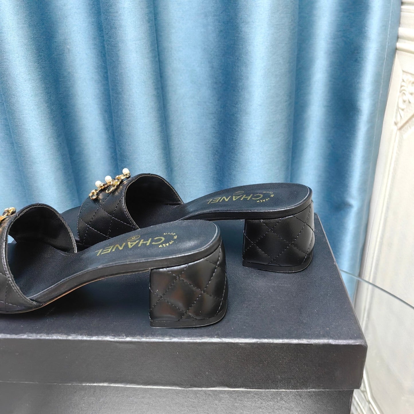 MULE SLIDE SANDAL IN BLACK LAMBSKIN - 35