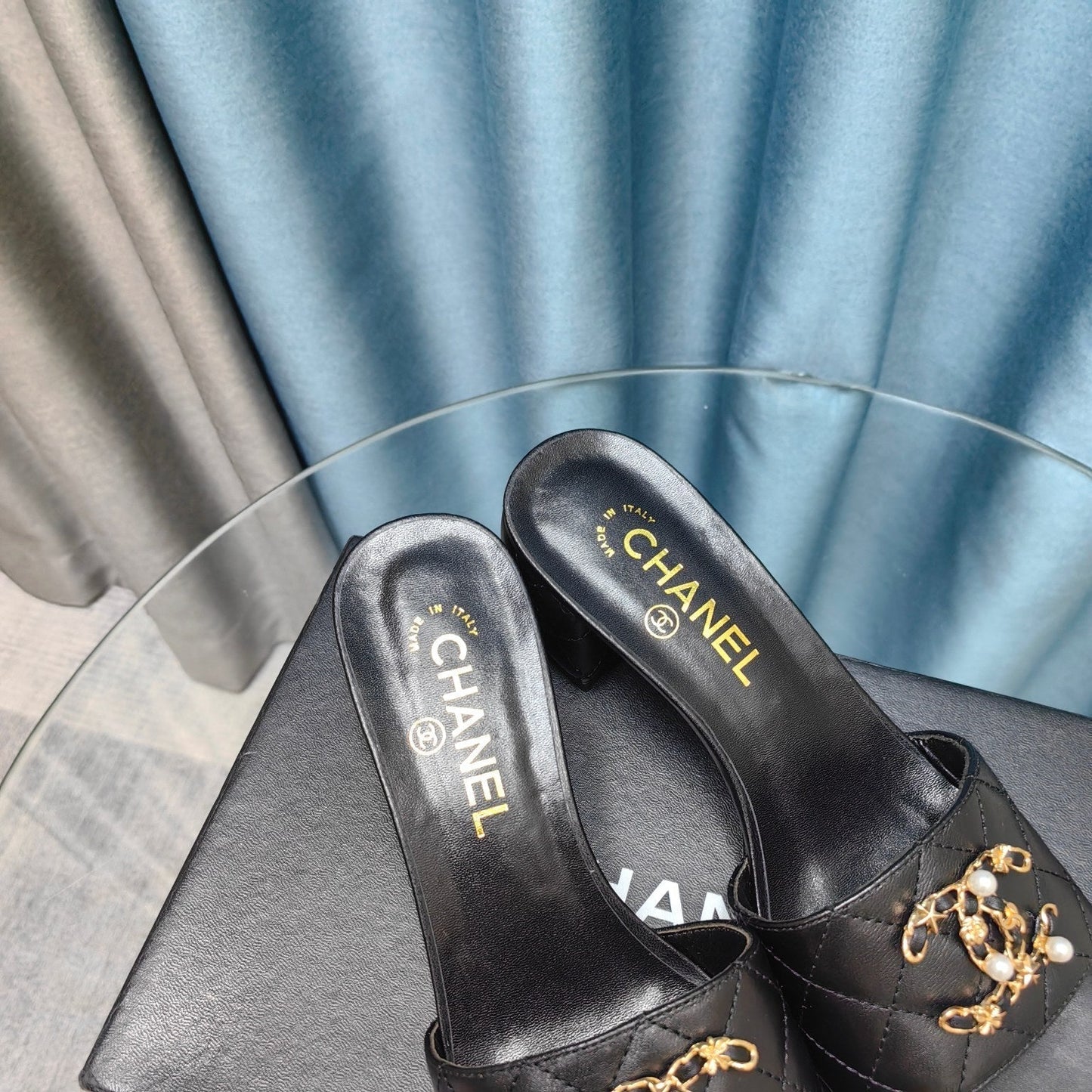 MULE SLIDE SANDAL IN BLACK LAMBSKIN - 35