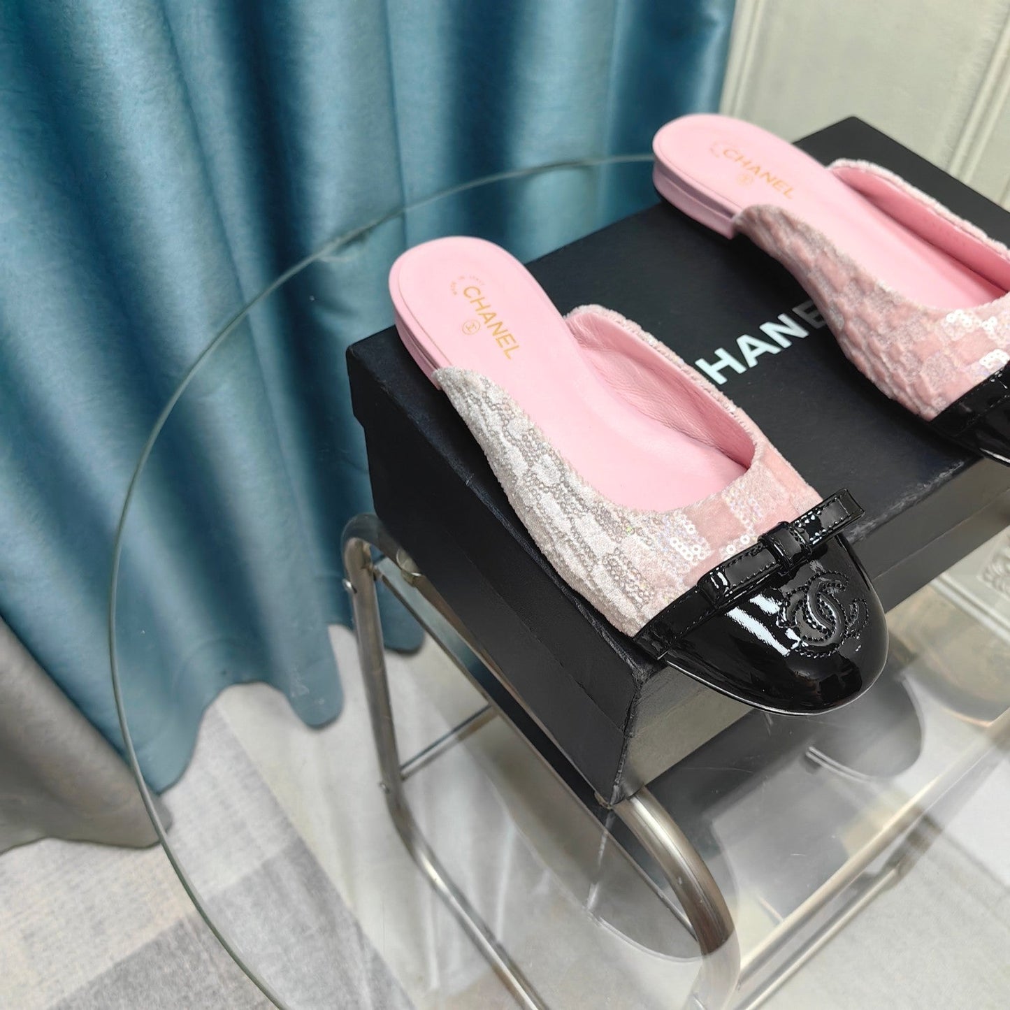 MULE IN LIGHT PINK SATIN AND BLACK LAMBSKIN - 35