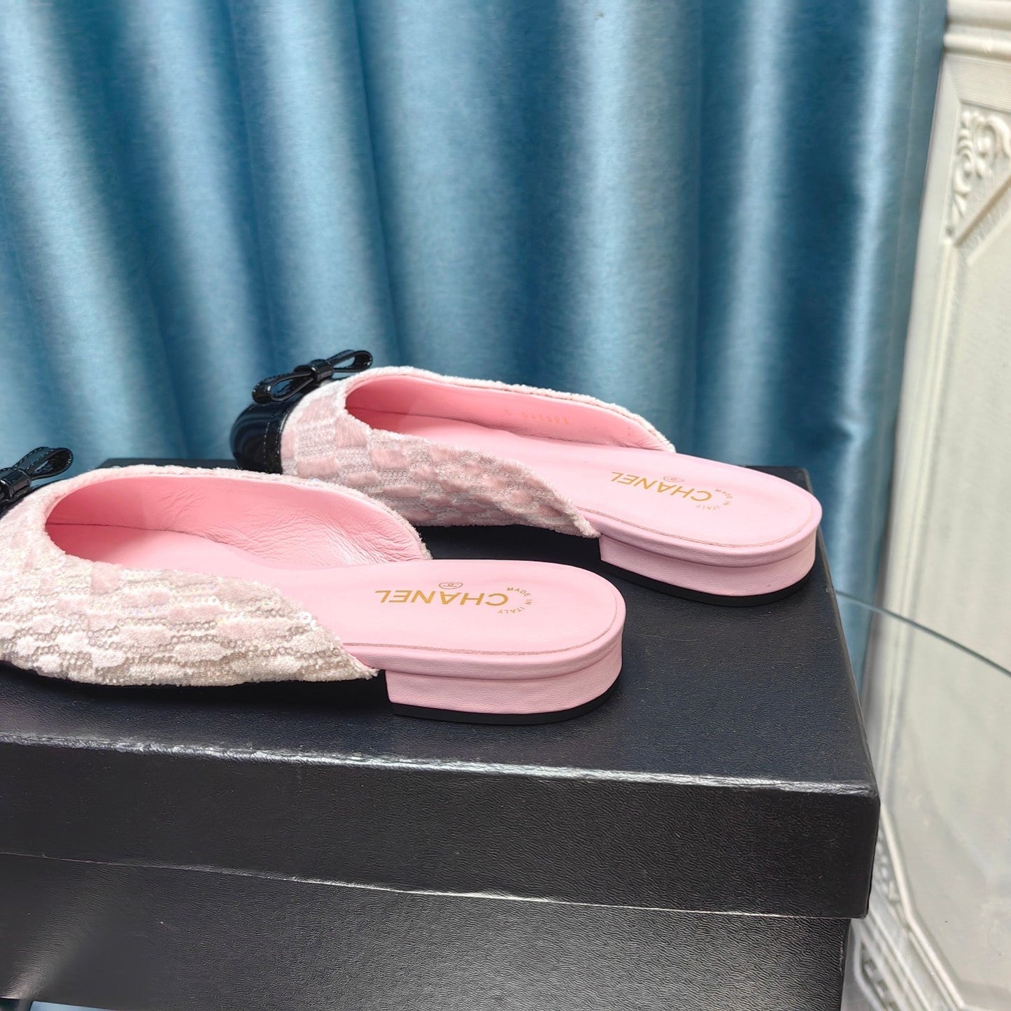 MULE IN LIGHT PINK SATIN AND BLACK LAMBSKIN - 35