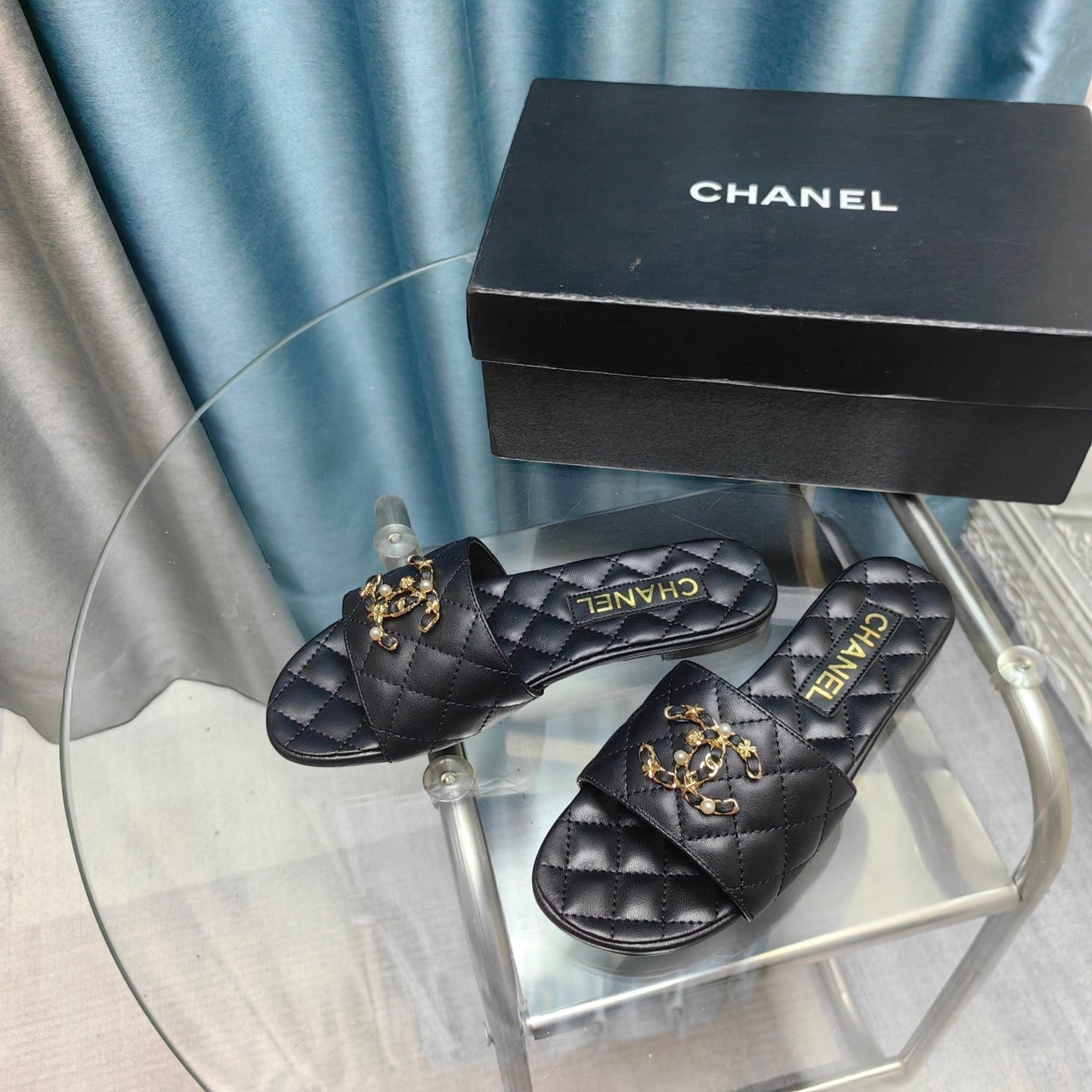 QUILTED SLIPPERS BLACK SHEEPSKIN - 35